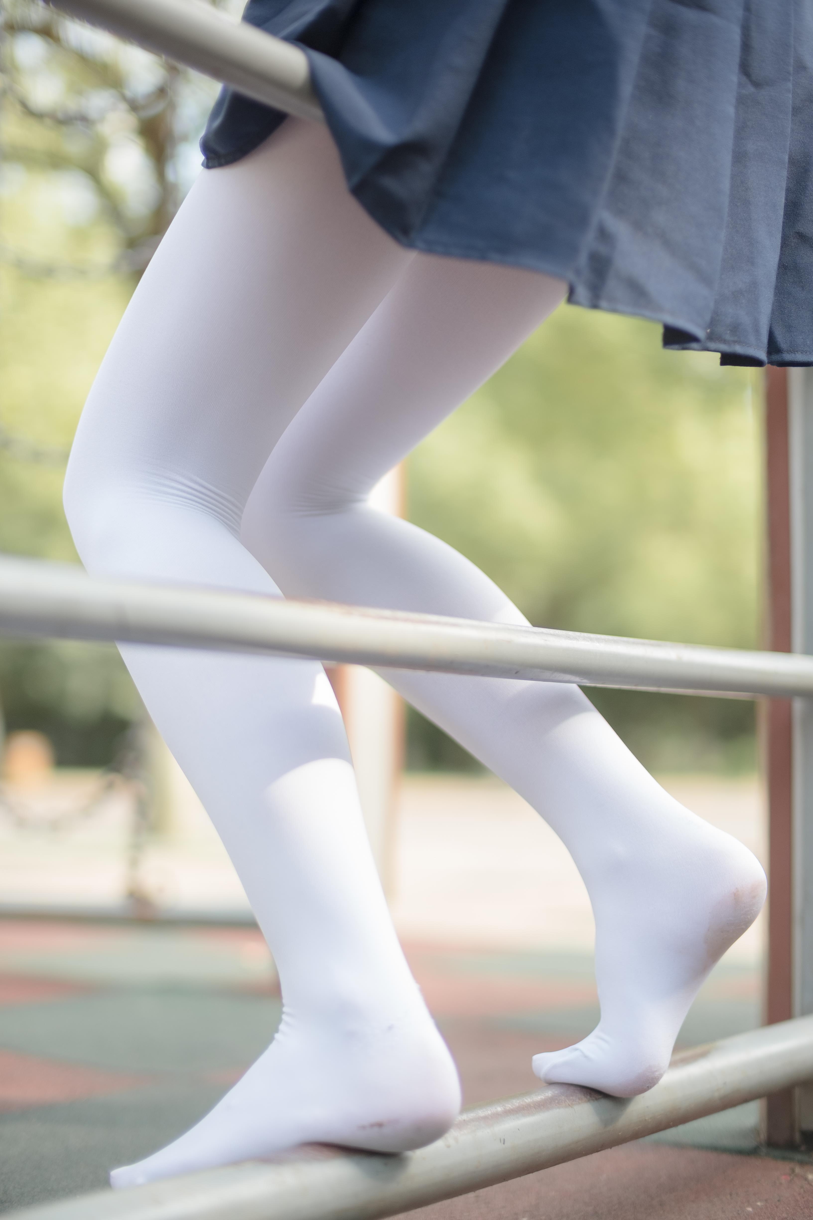 [森萝财团]萝莉BA-001 白色短袖加蓝色短裙与粉色衬衫及短裙加白色丝袜美腿性感私房写真集,