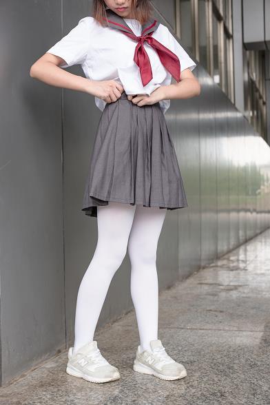 [森萝财团]萝莉BA-003 高中女生制服与短裙加白色丝袜美腿玉足性感私房写真集