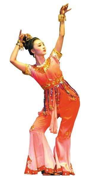 大型民族舞剧《丝路花雨》演员，从1979年首演至今，主演英娘已经传承了十几位。