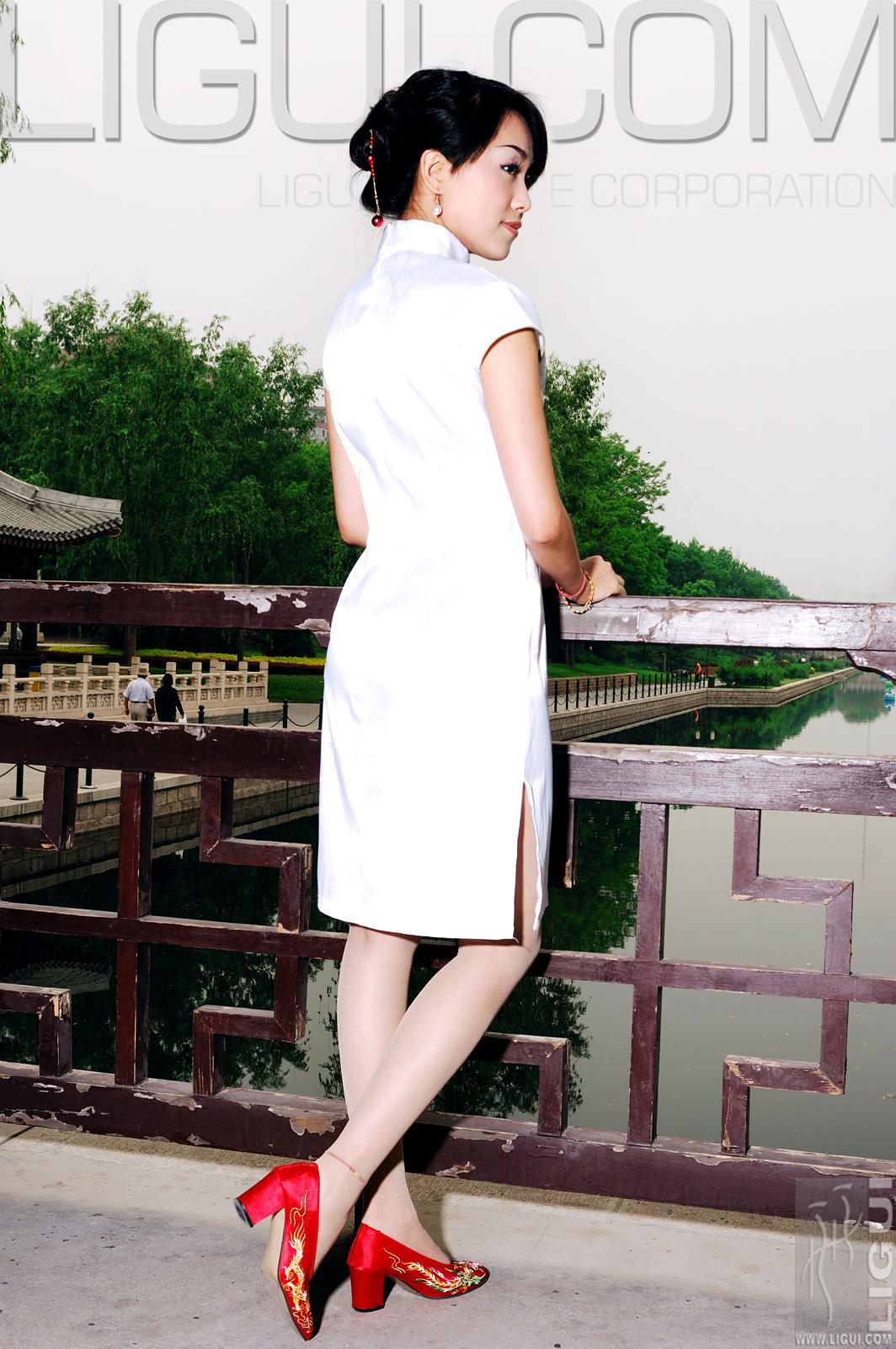 [Ligui丽柜会所]2007-06-25 琳达 白色连身旗袍加肉色丝袜美腿玉足性感私房写真集,