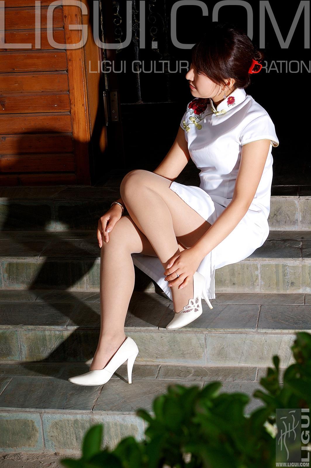 [Ligui丽柜会所]2007-07-16 英子 白色连身旗袍加肉色丝袜美腿性感私房写真集,