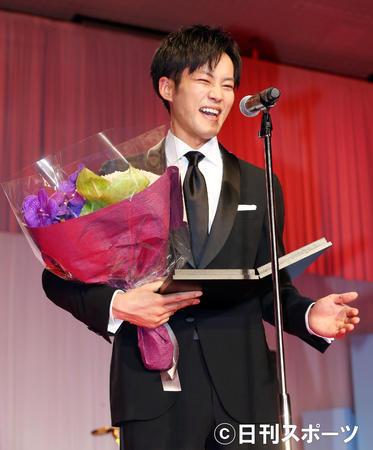 松坂桃李获得日刊体育电影大奖最佳男主角奖