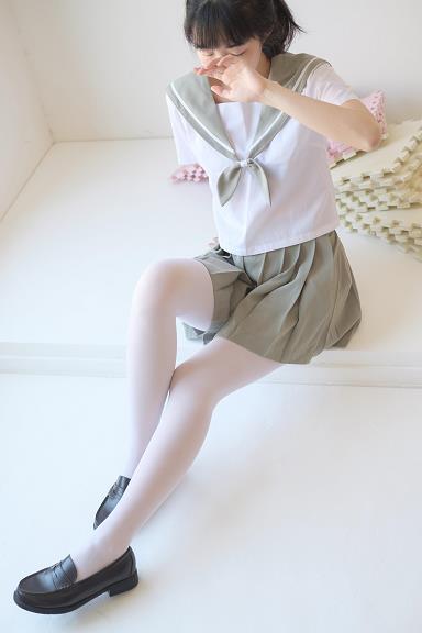 [森萝财团]萝莉X-016 高中女生制服短裙加白色丝袜美腿玉足性感私房写真集