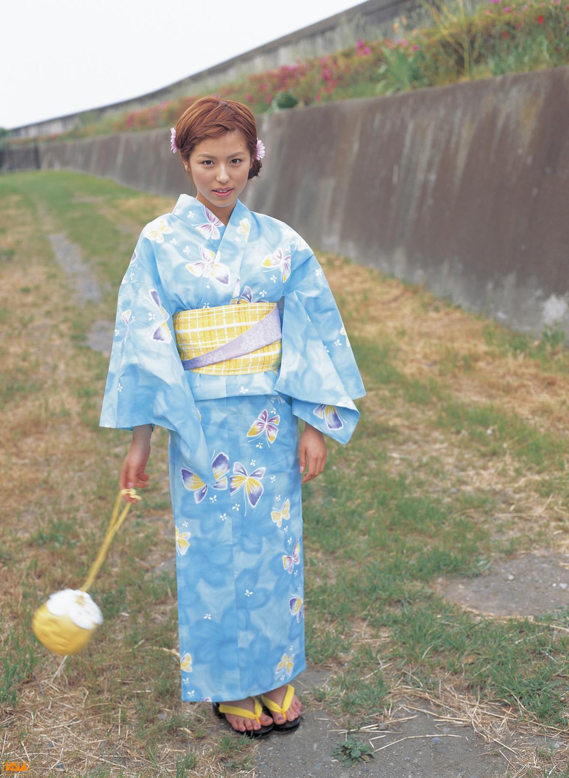 [BOMB.tv]写真2004年 日本赛车皇后 森下千里 Morishita Chisato 芭蕾舞裙与粉色旗袍及性感和服私房写真集,