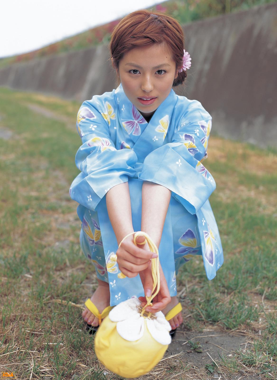 [BOMB.tv]写真2004年 日本赛车皇后 森下千里 Morishita Chisato 芭蕾舞裙与粉色旗袍及性感和服私房写真集,