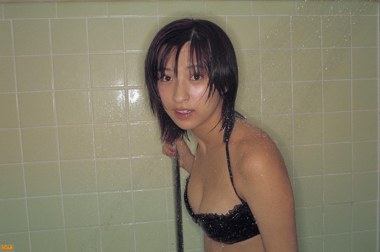 [BOMB.tv]写真2004年 仲根かすみ（仲根香澄，仲根霞，Kasumi Nakane）比基尼泳装与性感内衣私房写真集,