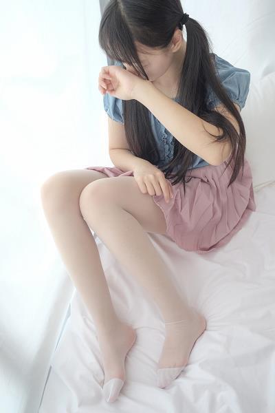 [森萝财团]萝莉X-019 蓝色短袖与粉色短裙加白色丝袜美腿性感私房写真集