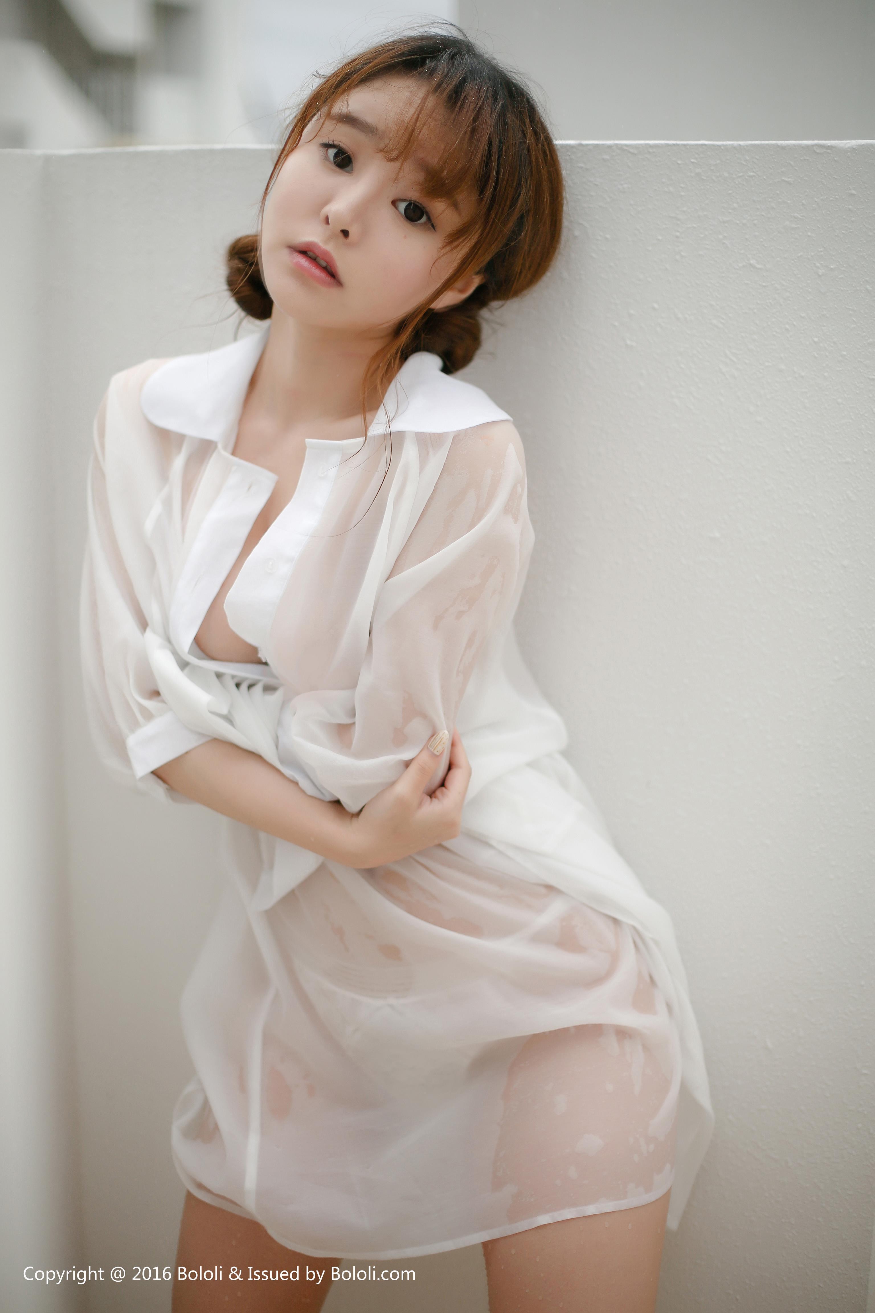 [BoLoLi波萝社]BOL054 柳侑绮 米色连衣裙与白色透视风衣性感私房写真集,