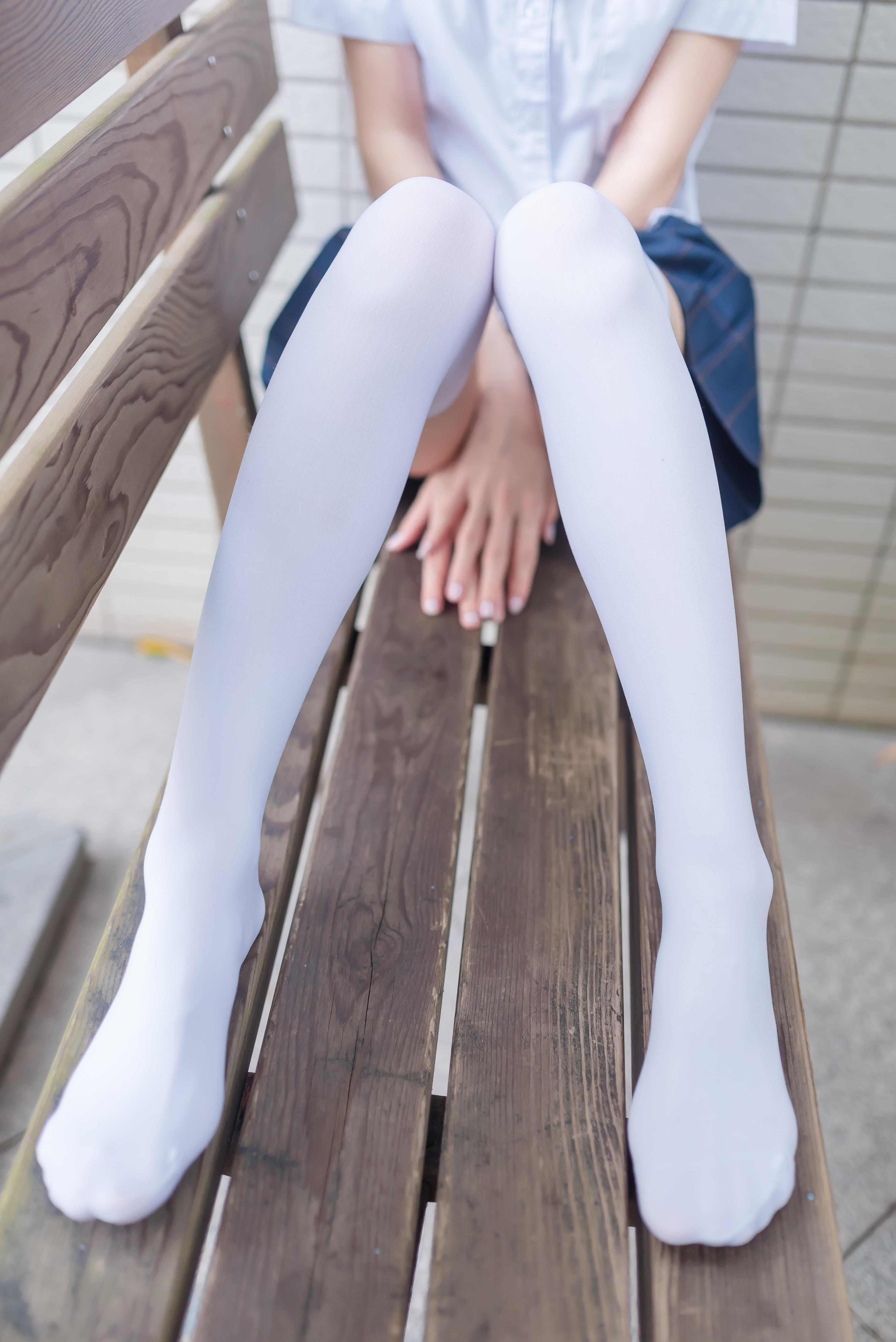 [风之领域]NO.036 高中女生小学妹 白色短袖与蓝色短裙加白色丝袜美腿性感私房写真集,