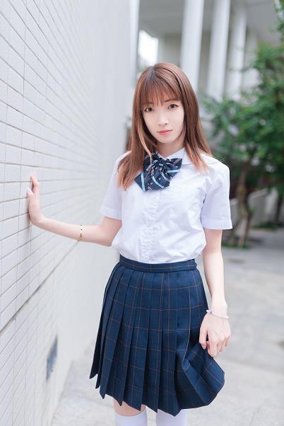 [风之领域]NO.036 高中女生小学妹 白色短袖与蓝色短裙加白色丝袜美腿性感私房