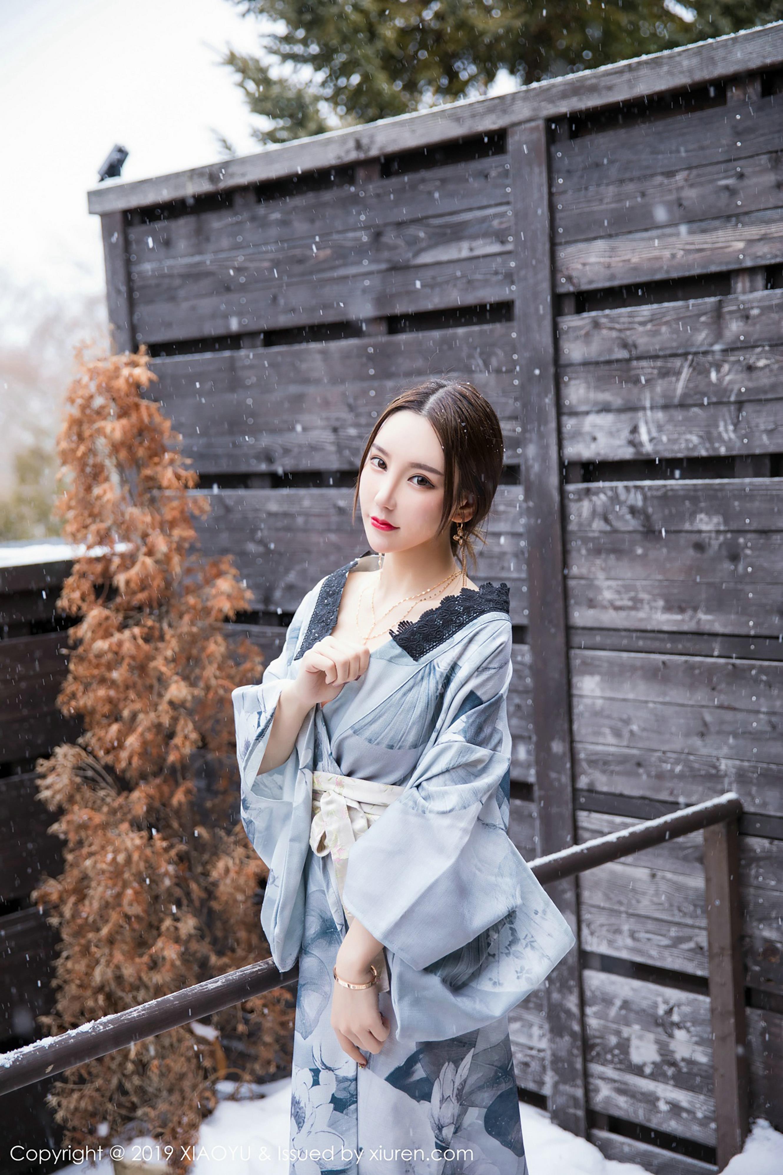 [XIAOYU语画界]YU20190111VOL0007 周于希Sandy 白色性感短袖与灰色和服私房写真集,
