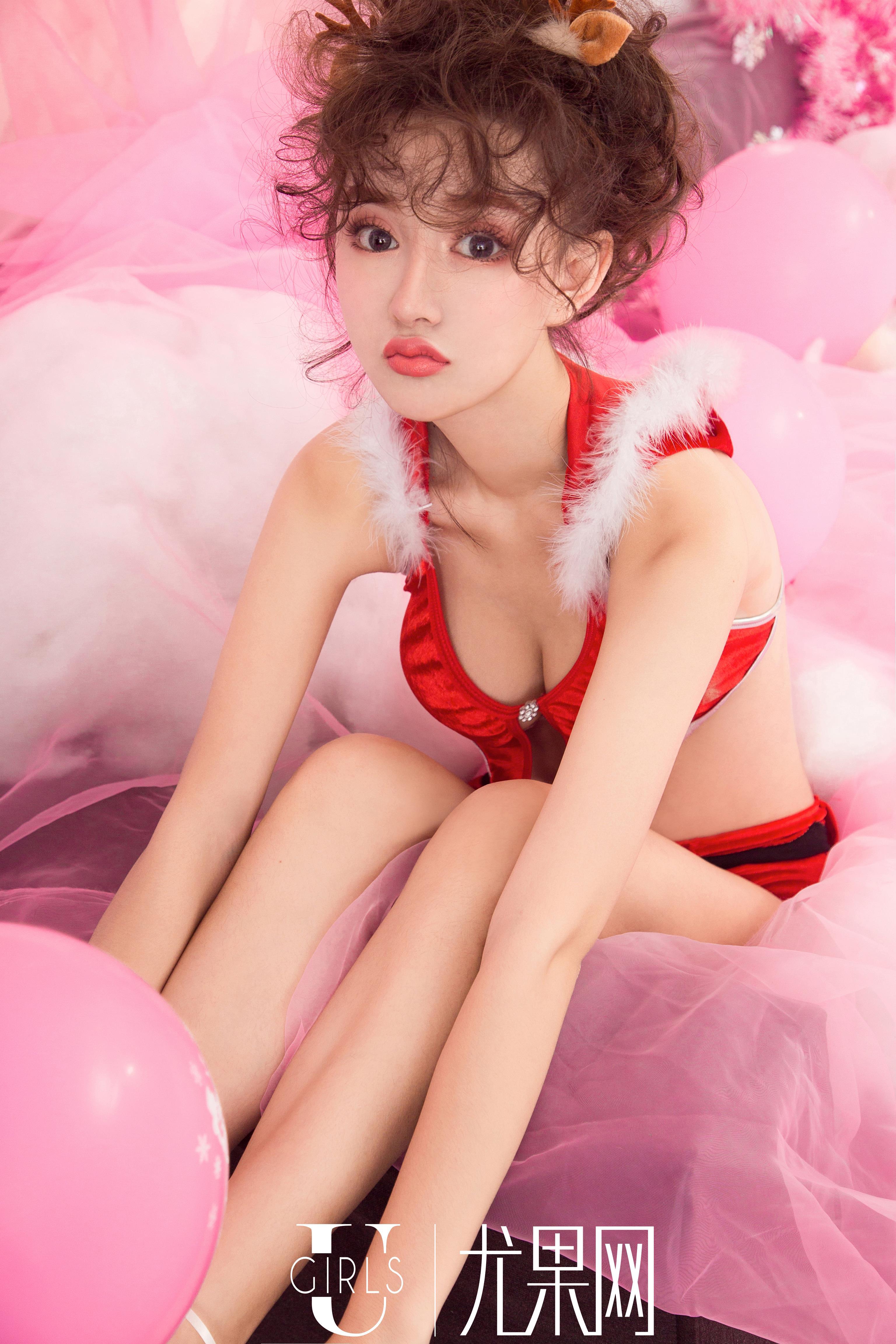 [Ugirls尤果网]T038 子夜弥撒 夏玲蔓 红色情趣圣诞女郎制服与粉色性感内衣私房写真集,
