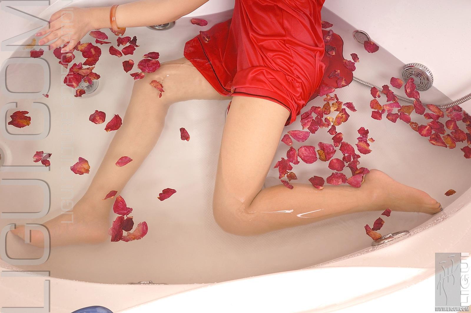 [Ligui丽柜会所]2007-08-24 英子 红色吊带睡衣裙加肉色丝袜美腿性感私房写真集,