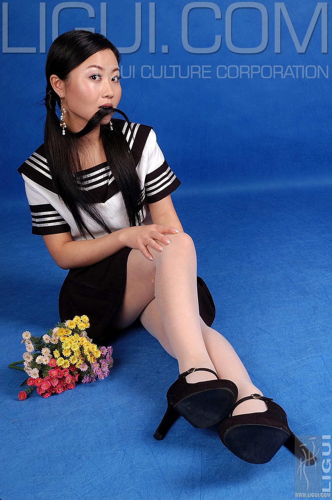 [Ligui丽柜会所]2007-11-01 小璐璐 高中女生制服短裙加肉色丝袜美腿玉足性感私房写真集,
