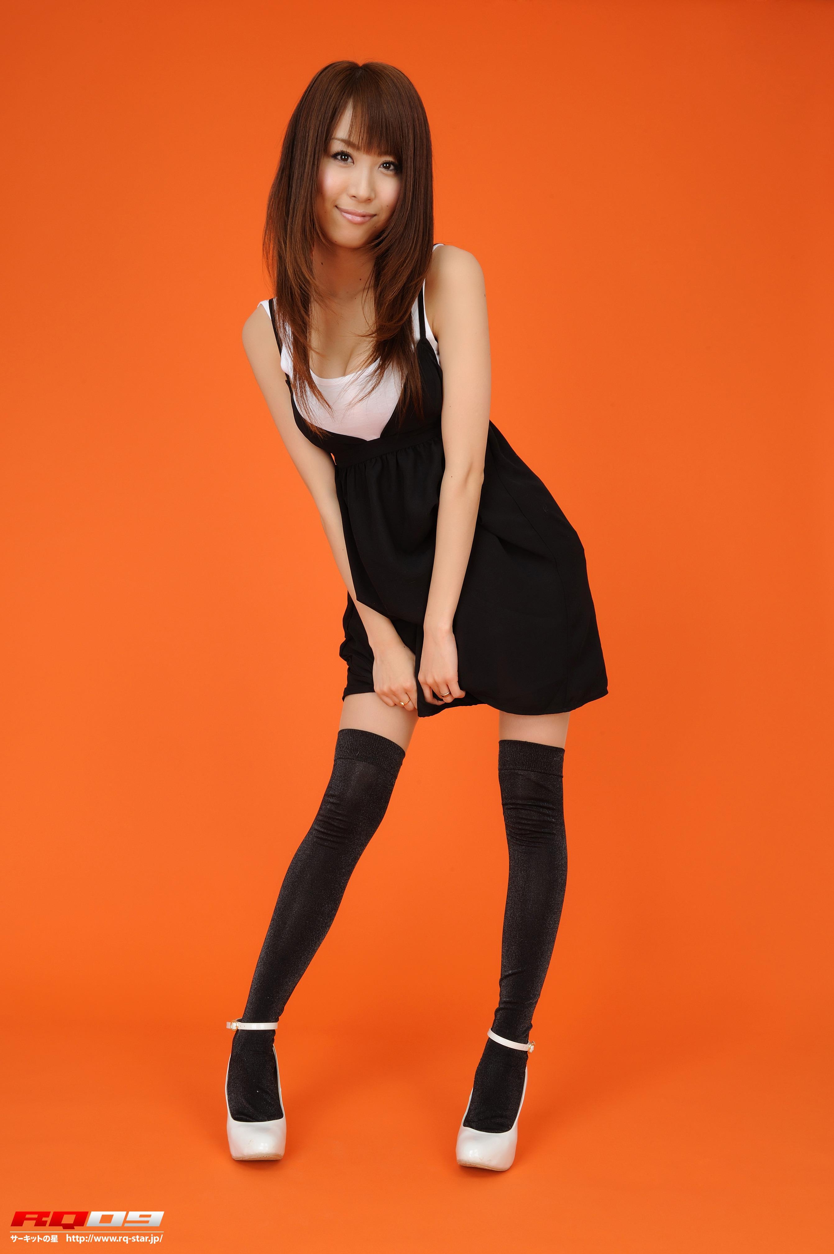 [RQ-STAR写真]NO.00141 我妻さおり（我妻早央,Saori Agatsuma）黑色吊带连衣裙加黑色丝袜美腿性感私房写真集,