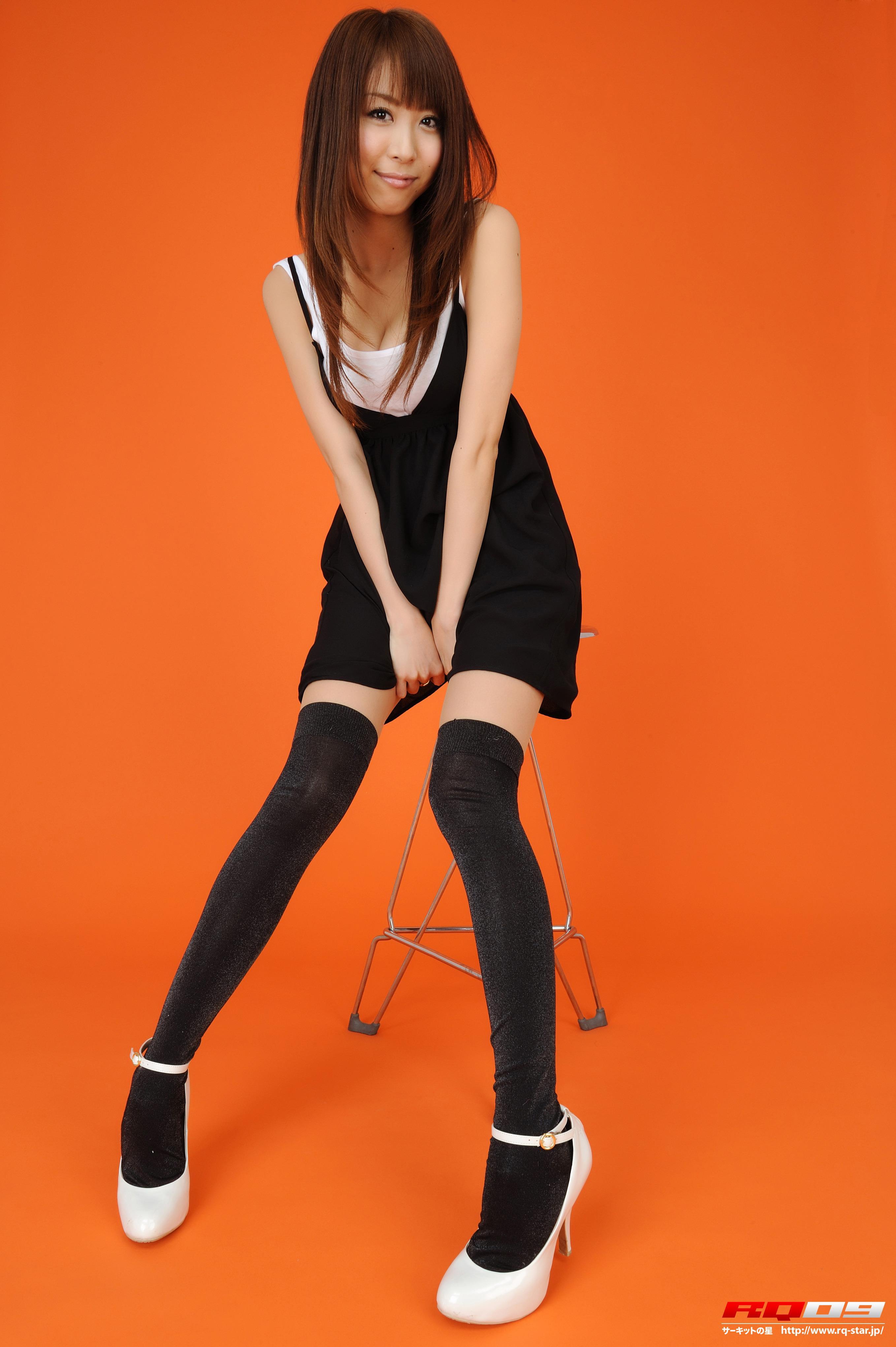 [RQ-STAR写真]NO.00141 我妻さおり（我妻早央,Saori Agatsuma）黑色吊带连衣裙加黑色丝袜美腿性感私房写真集,