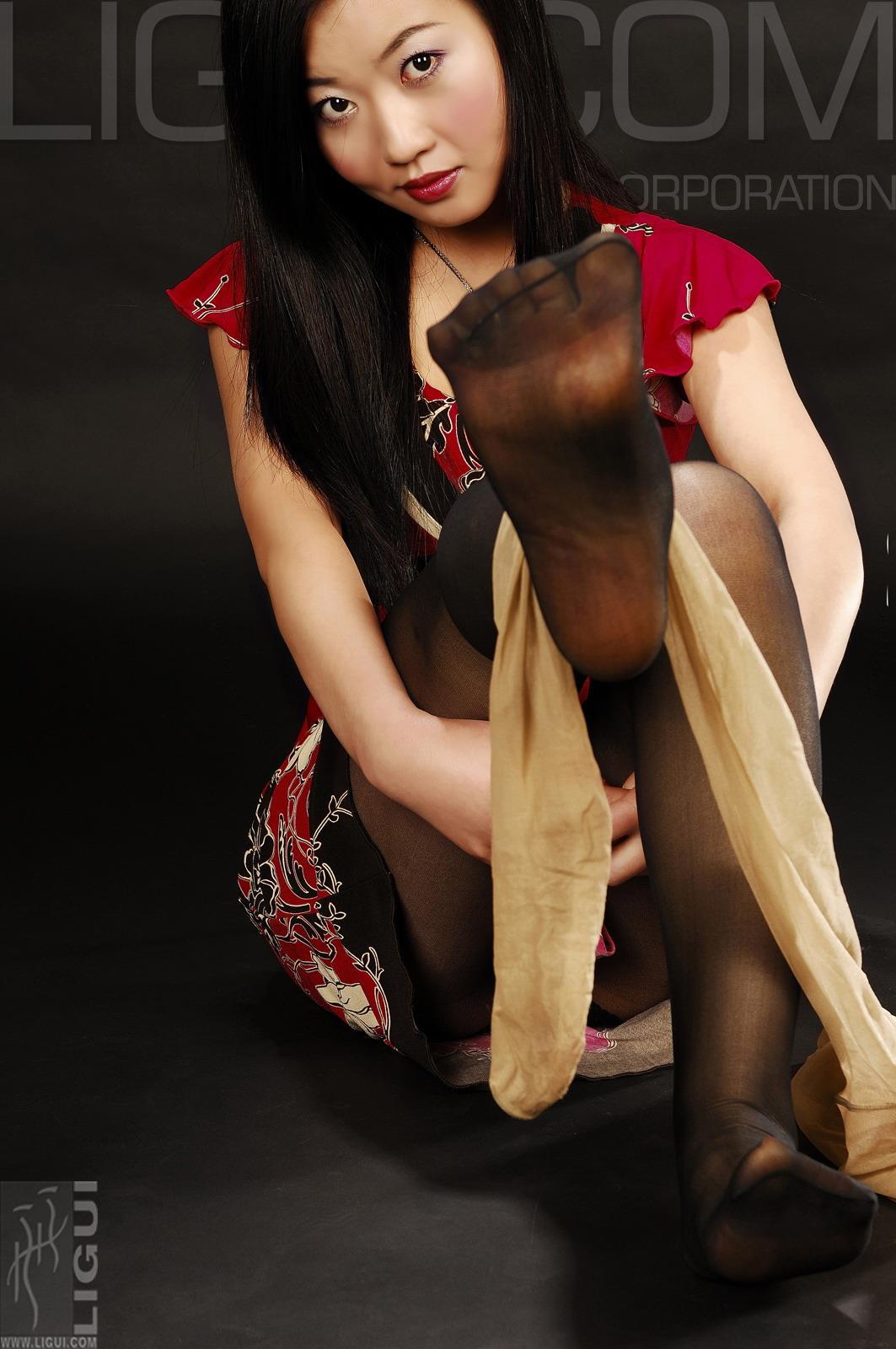 [Ligui丽柜会所]2008-03-19 飄動的絲襪 小璐璐 红色连衣裙加黑色丝袜美腿性感私房写真集,