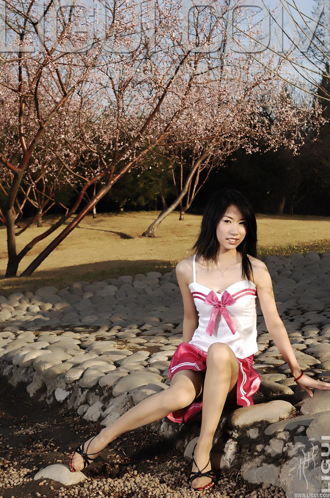 [Ligui丽柜会所]2008-04-03 春天來了 海伦 吊带小背心与红色短裙加肉色丝袜美腿玉足性感私房写真集,