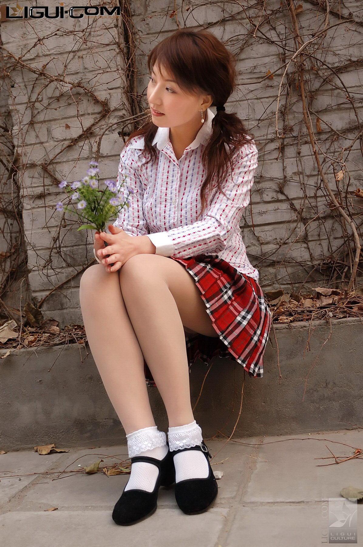 [Ligui丽柜会所]2008-05-22 初恋布鞋女孩 英子 白色衬衫与格子短裙加肉色丝袜美腿性感私房写真集,