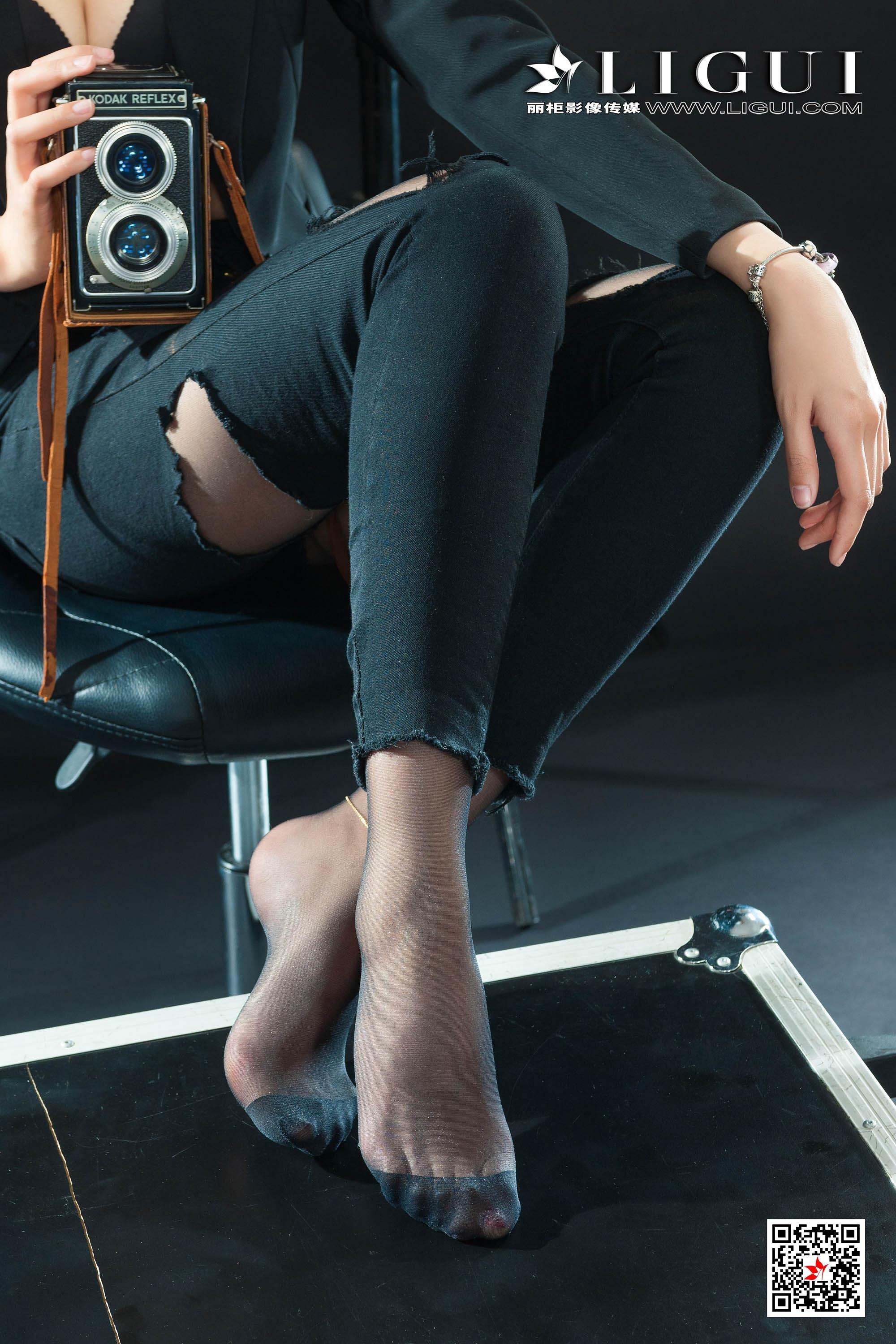 [Ligui丽柜会所]2019-03-27 性感女秘书 钟情 黑色内衣与OL制服加黑色丝袜美腿私房写真集,