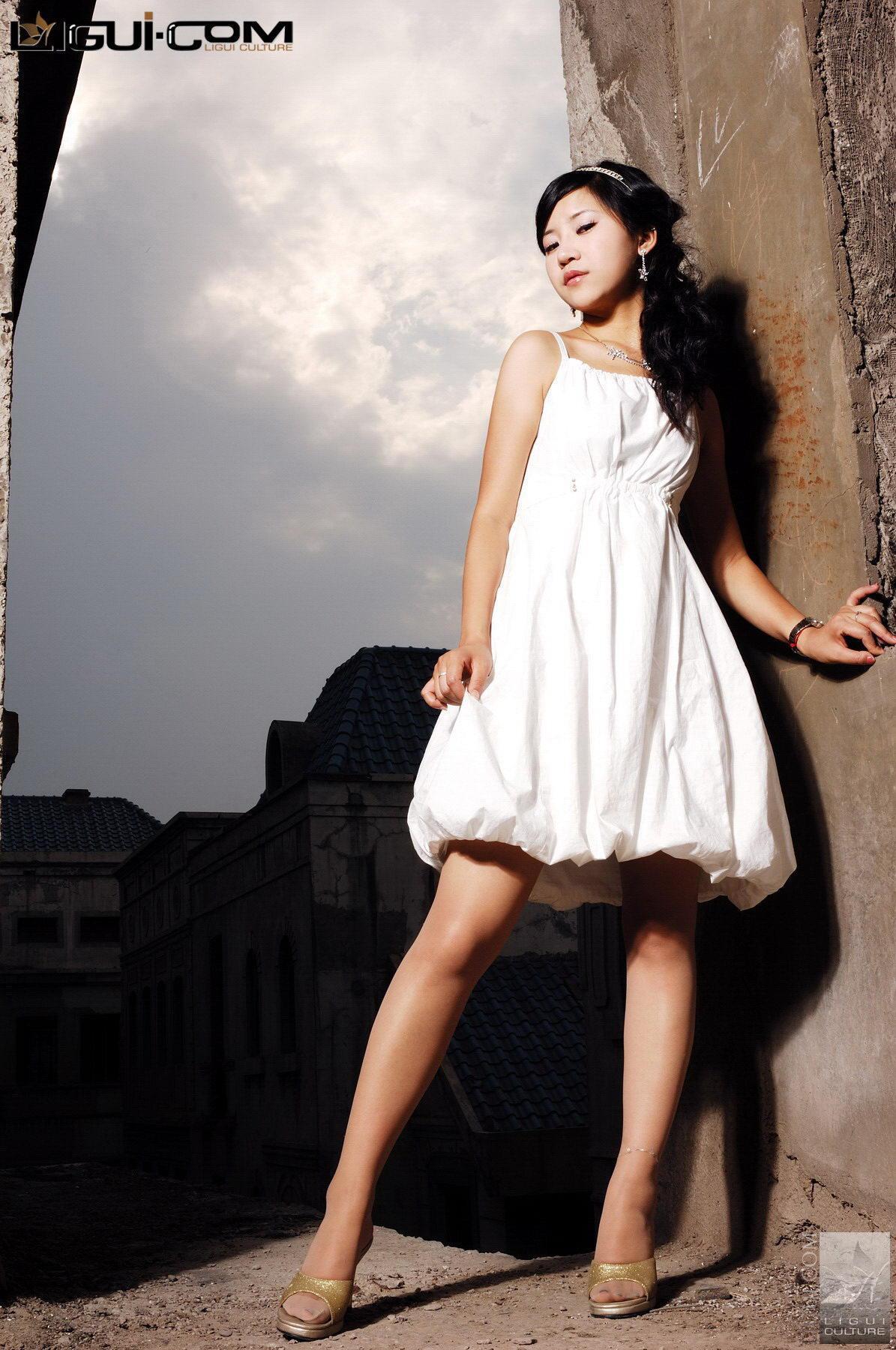 [Ligui丽柜会所]2008-06-03 纯情少女的丝恋 卡鲁鲁 白色连衣裙加肉色丝袜美腿性感私房写真集,