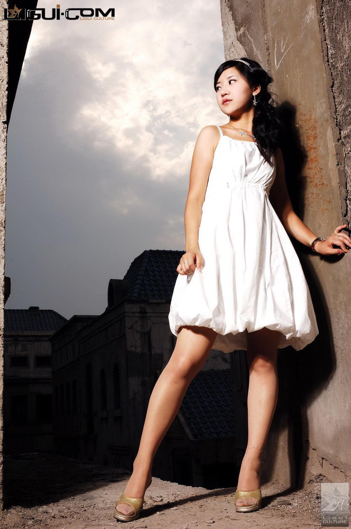 [Ligui丽柜会所]2008-06-03 纯情少女的丝恋 卡鲁鲁 白色连衣裙加肉色丝袜美腿性感私房写真集,