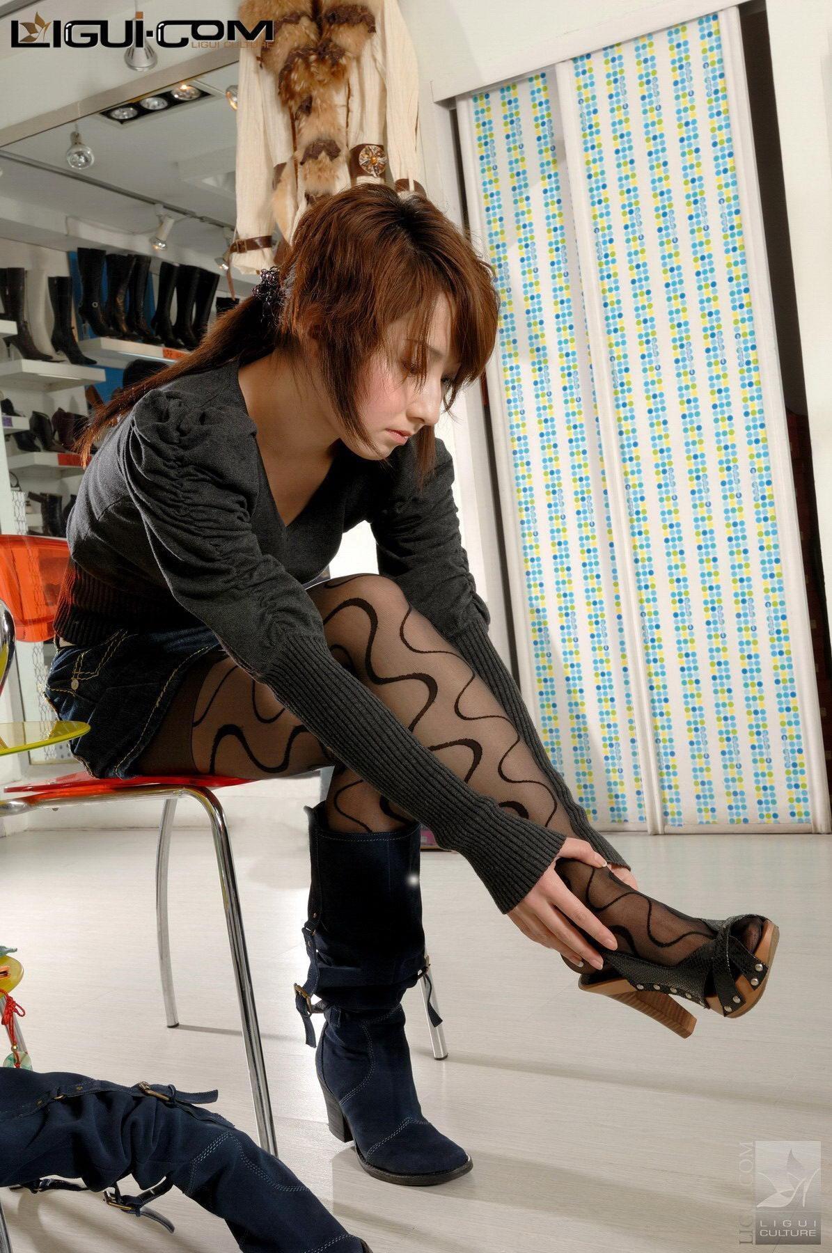 [Ligui丽柜会所]2008-06-13 妹妹逛街 Kelly 性感上衣与短裙加丝袜美腿私房写真集,