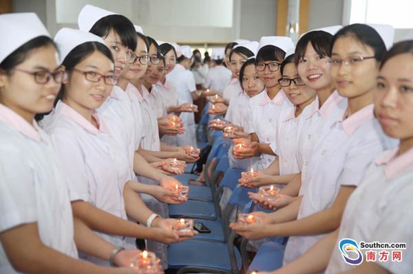  广州卫生职业技术学院为“准护士”授帽