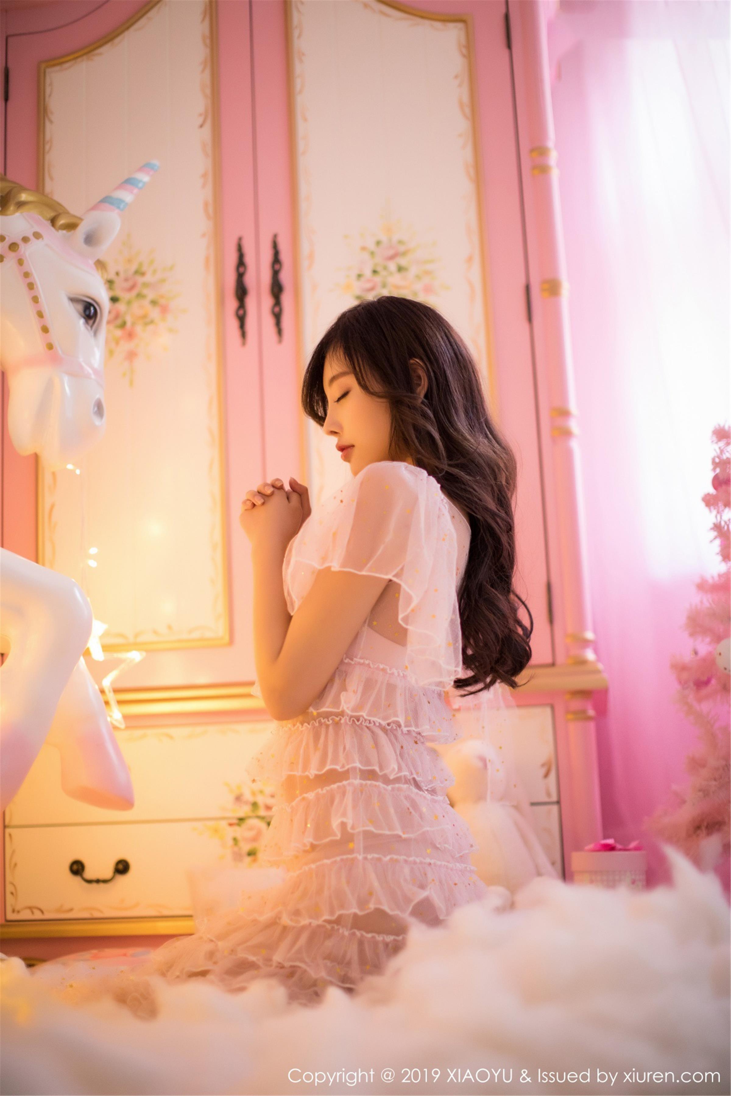 [XIAOYU语画界]YU20190426VOL0059 杨晨晨sugar 粉色透视连衣裙与白色塑身内衣性感私房写真集,