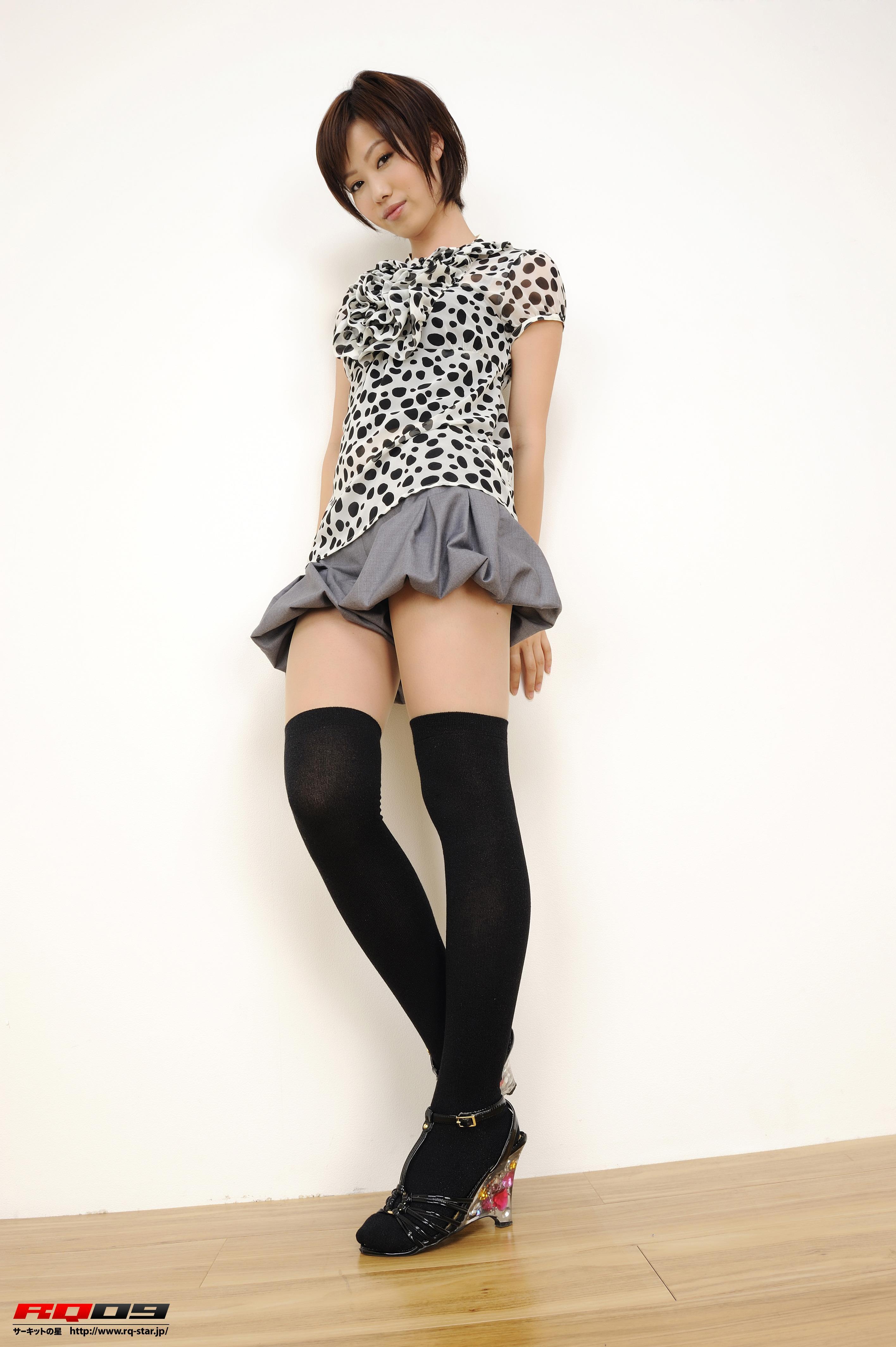 [RQ-STAR写真]NO.00150 藤村えみり（藤村枝美里，Emily Fujimura）透视船袜与短裙加黑色丝袜美腿性感私房写真集,