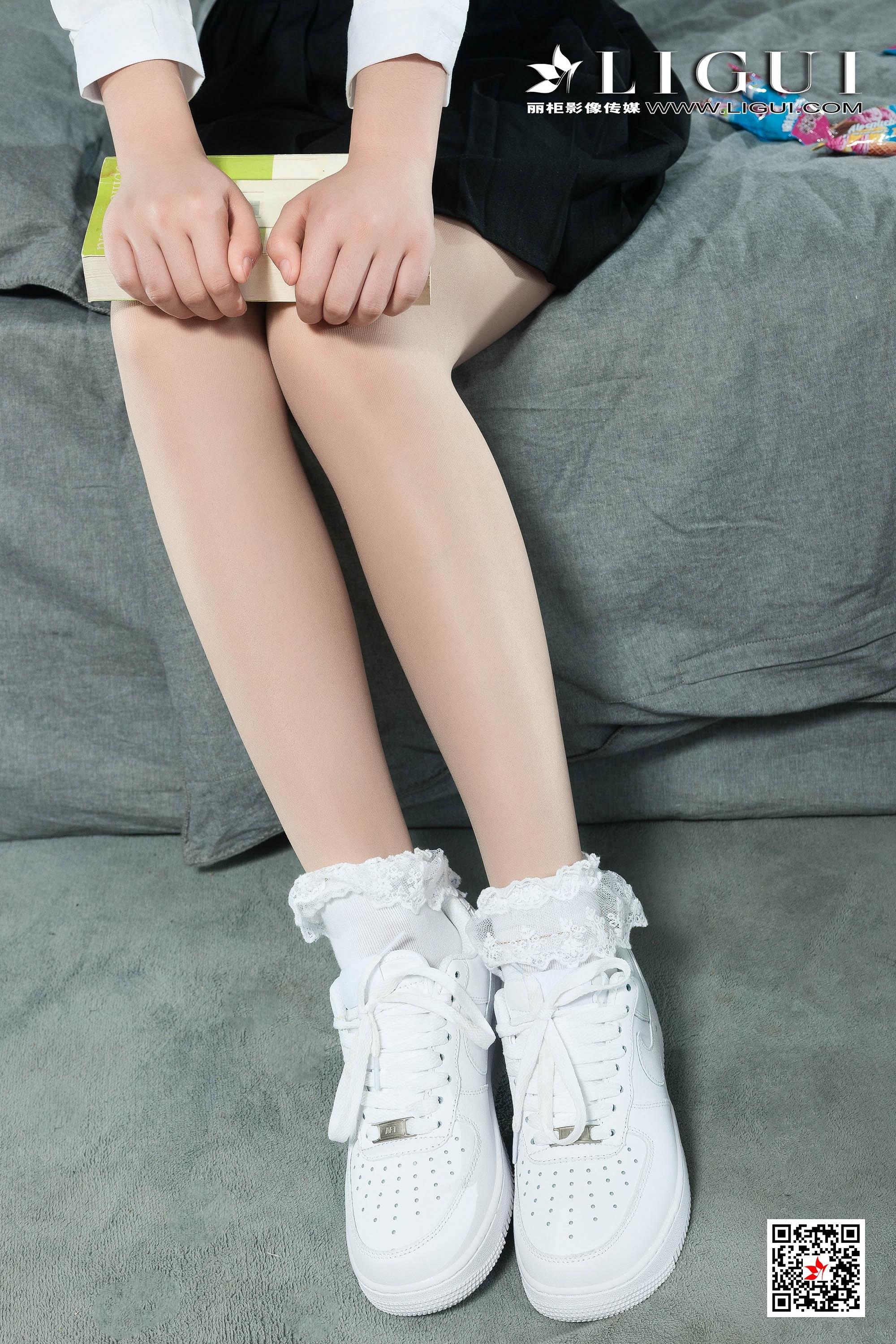 [Ligui丽柜会所]2019-05-29 Angelina 高中女生制服与黑色短裙加肉色丝袜美腿玉足性感私房写真集,