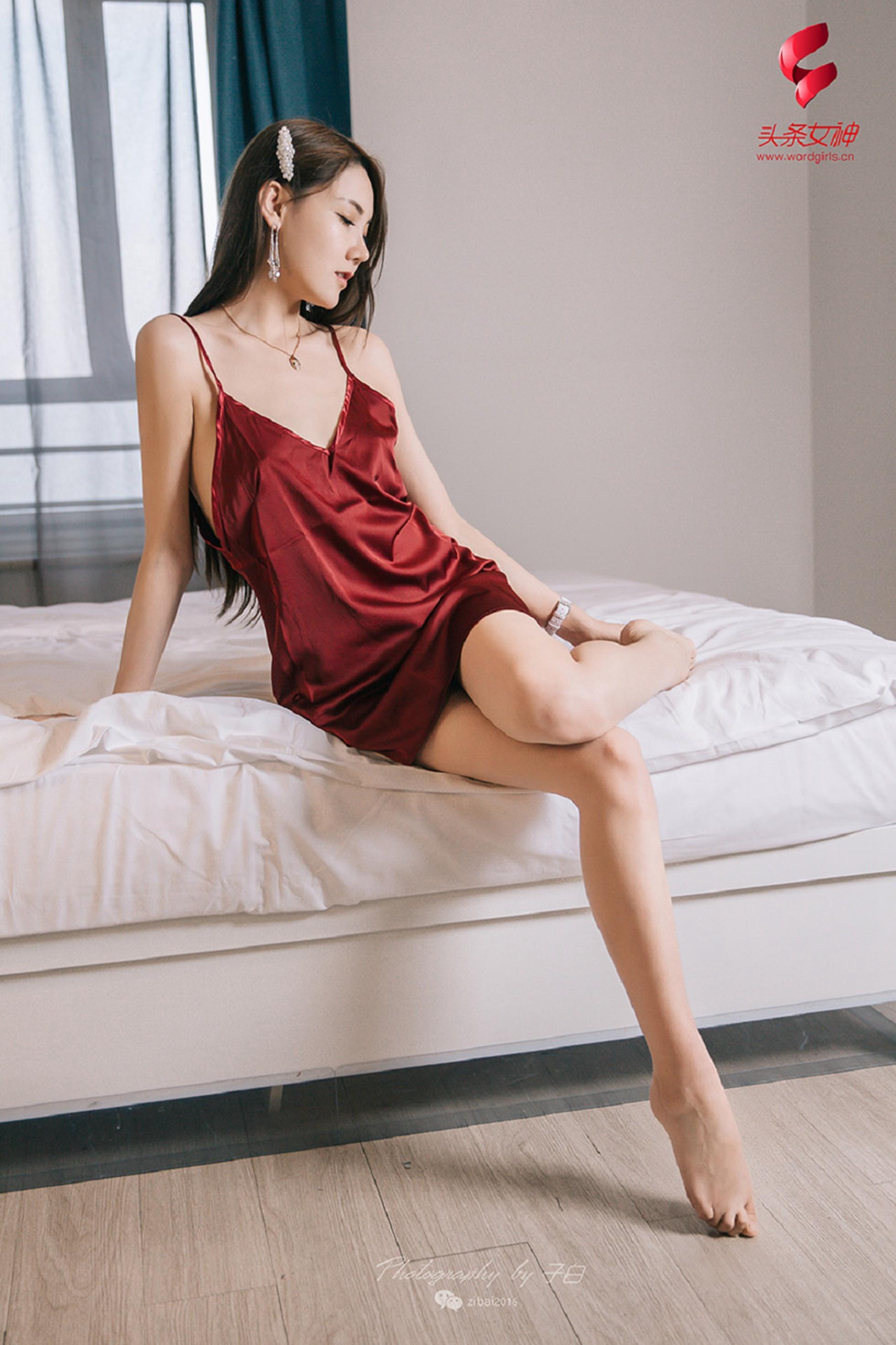 [Toutiaogirls头条女神]2019-05-25 娇娇 红色吊带裸背睡衣裙性感私房写真集,