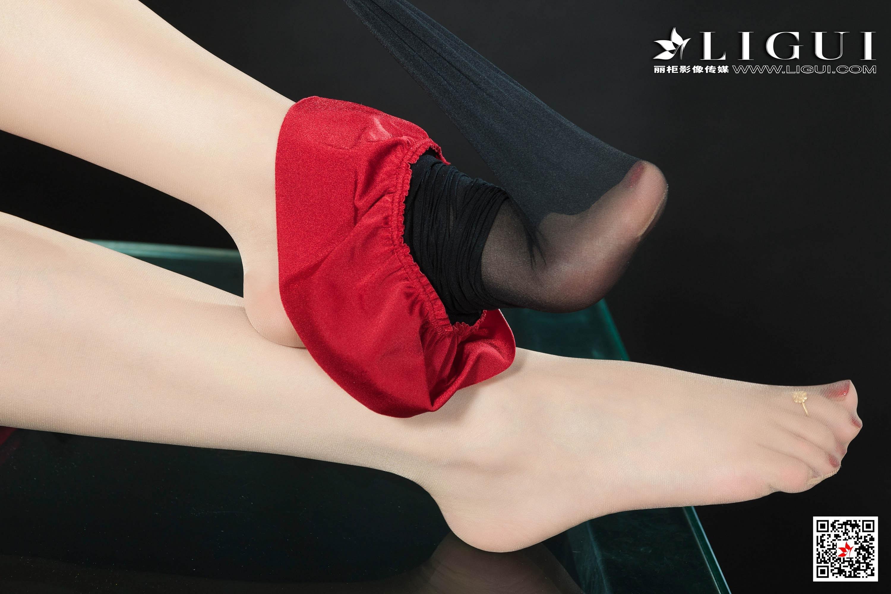 [Ligui丽柜会所]2019-06-19 Model 文静 黑色吊带塑身衣加黑色丝袜美腿性感私房写真集,