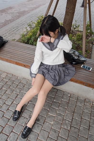 [森萝财团]BETA-009 性感小萝莉 日本高中女生制服加灰色短裙写真集