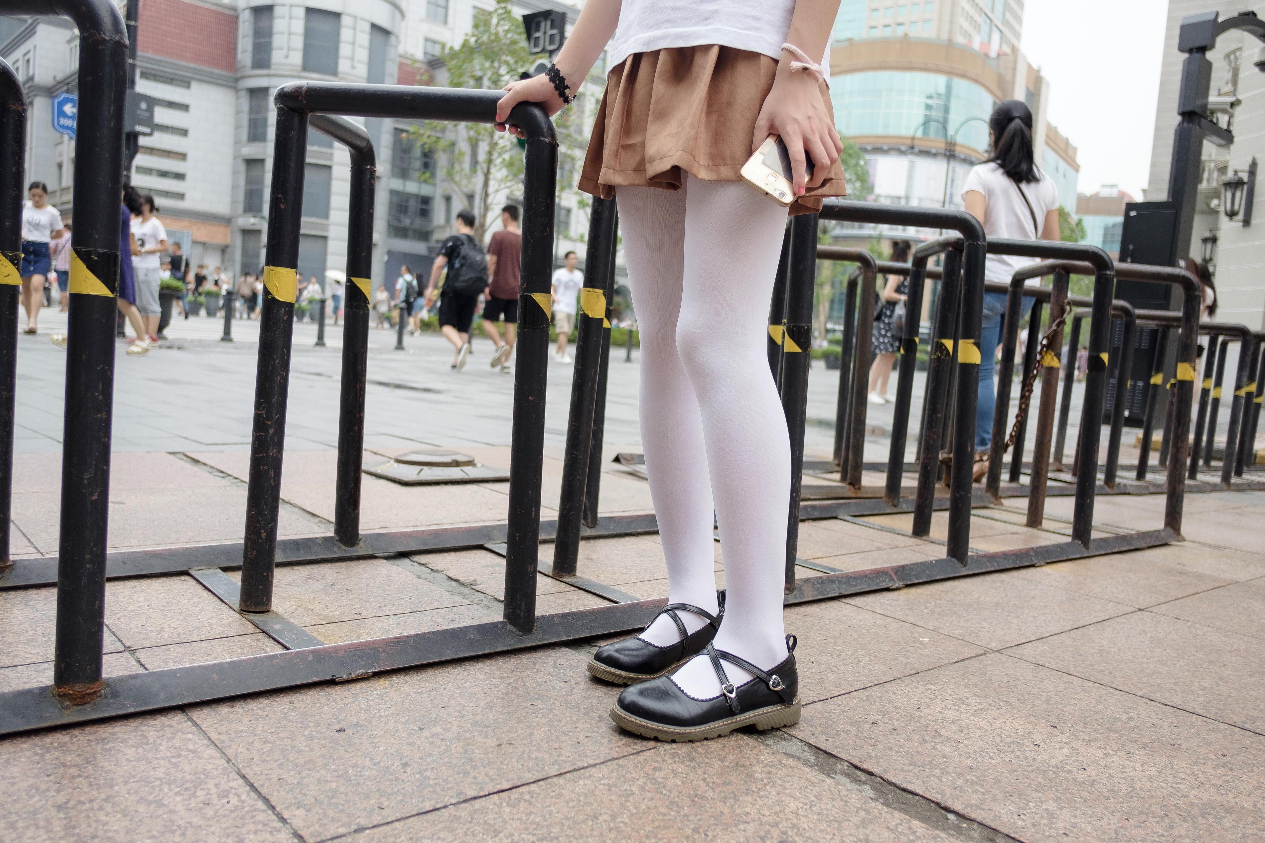 [森萝财团]BETA-004 性感萝莉小学妹 高中女生制服与短裙加白色丝袜美腿玉足私房写真集,