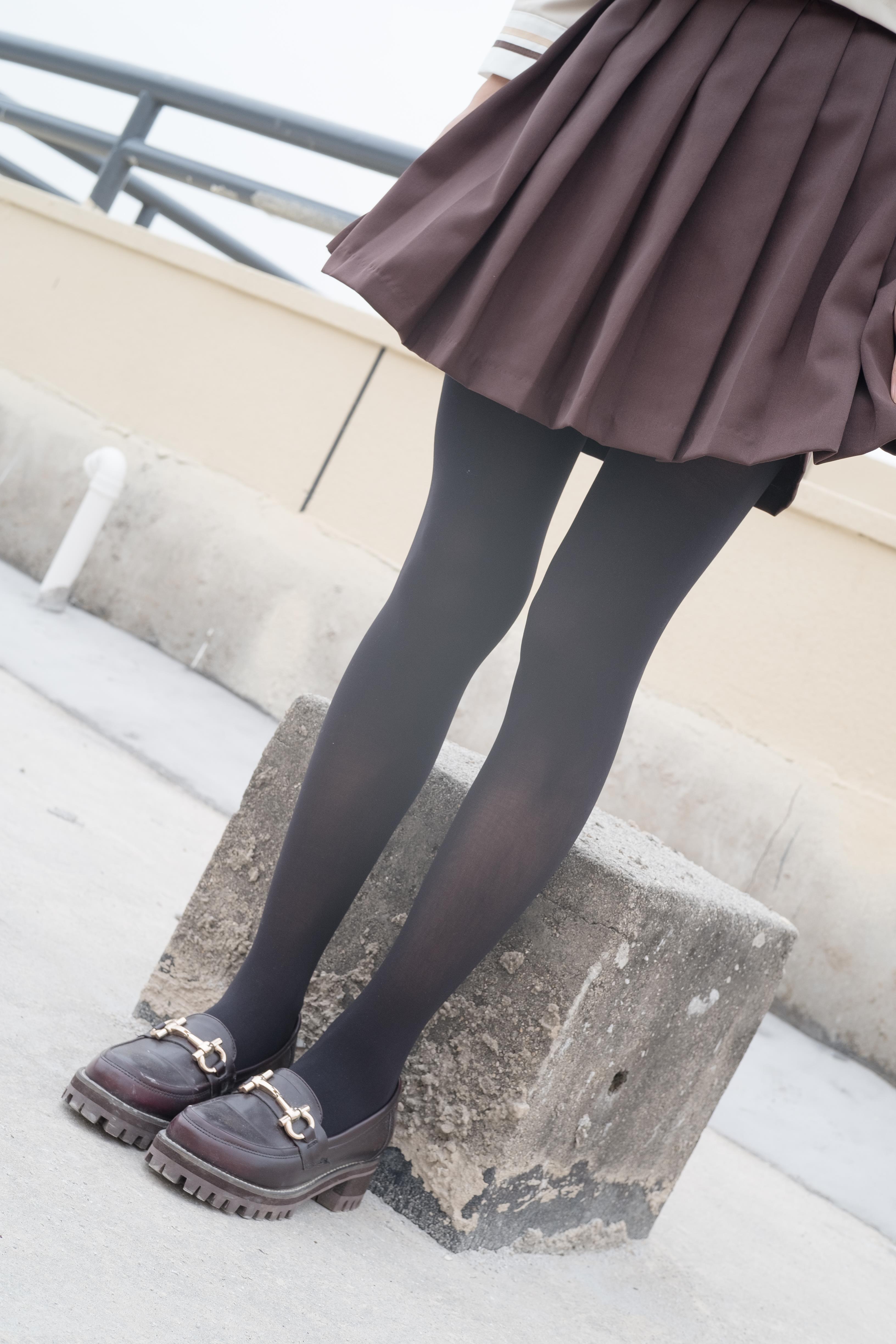 [森萝财团]BETA-006 性感萝莉小学妹 高中女生制服与短裙加丝袜美腿玉足私房写真集,