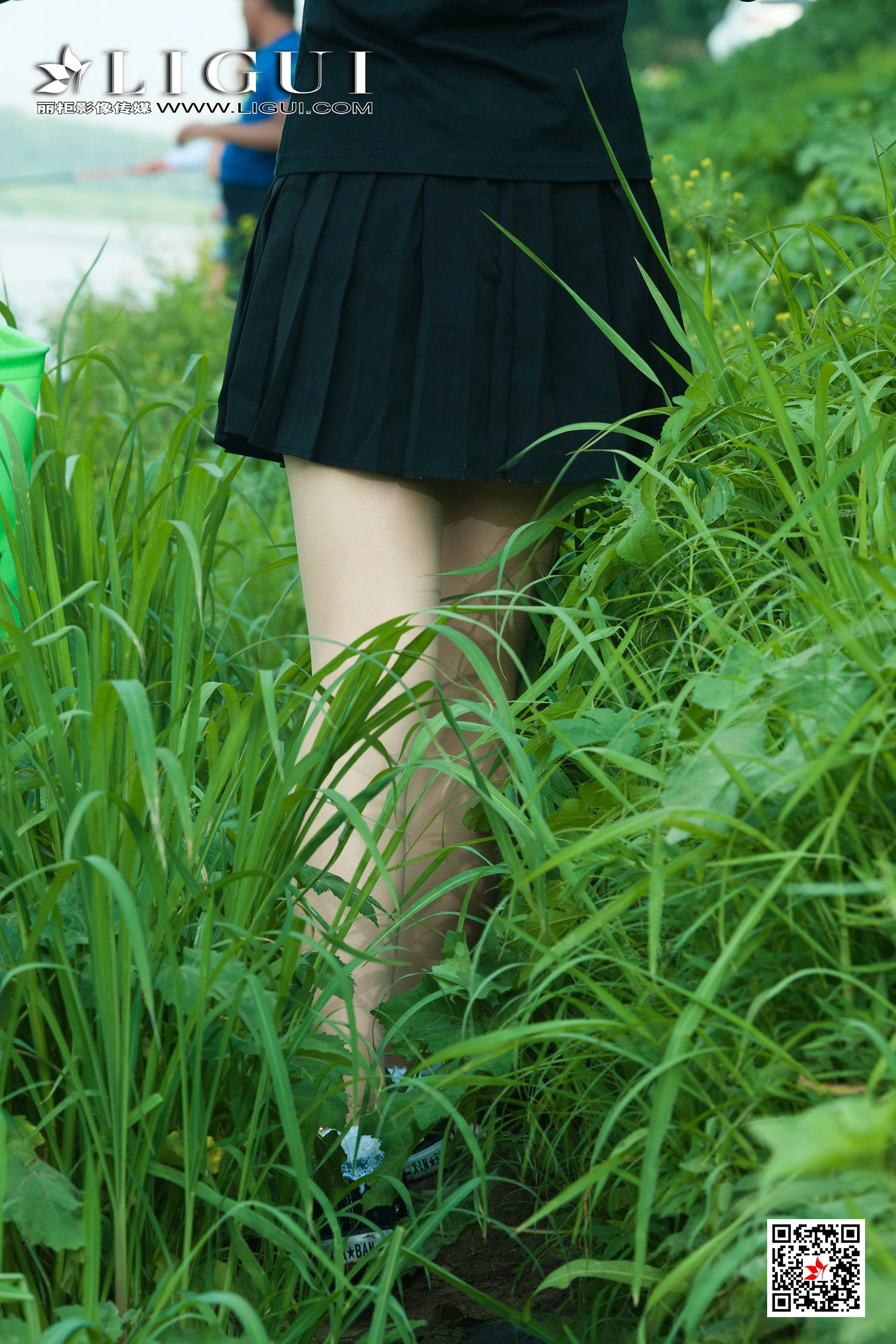 [Ligui丽柜会所]2019-06-26 河边清理垃圾的清纯美女 安娜Anna 黑色连衣裙加肉色丝袜美腿玉足私房写真集,