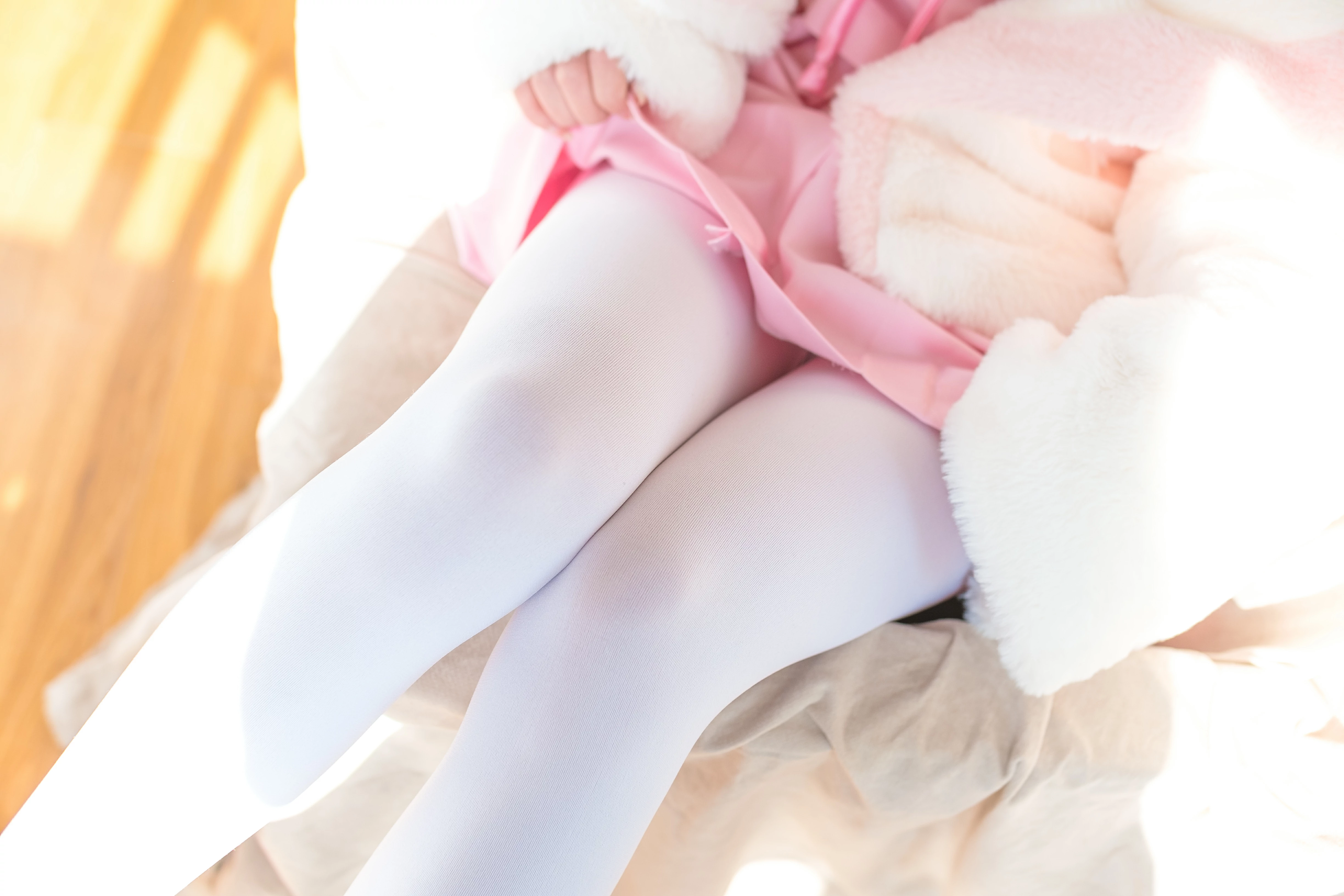 [森萝财团]BETA-013 清纯可爱小萝莉 粉色情趣高中女生制服与短裙加白色丝袜美腿玉足私房写真集,