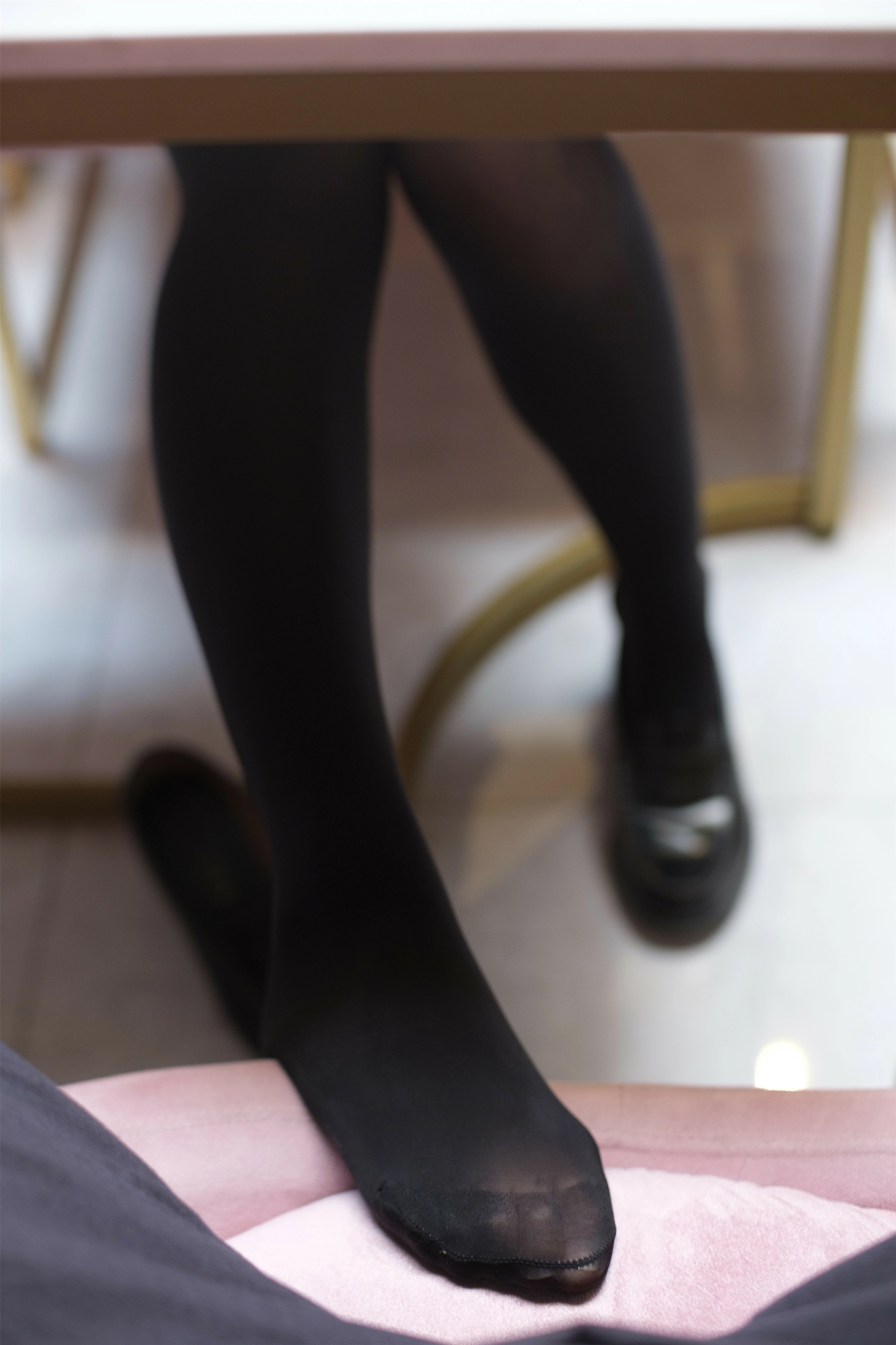 [森萝财团]BETA-019 性感小萝莉 黑色短袖与黑色短裙加黑色丝袜美腿玉足私房写真集,