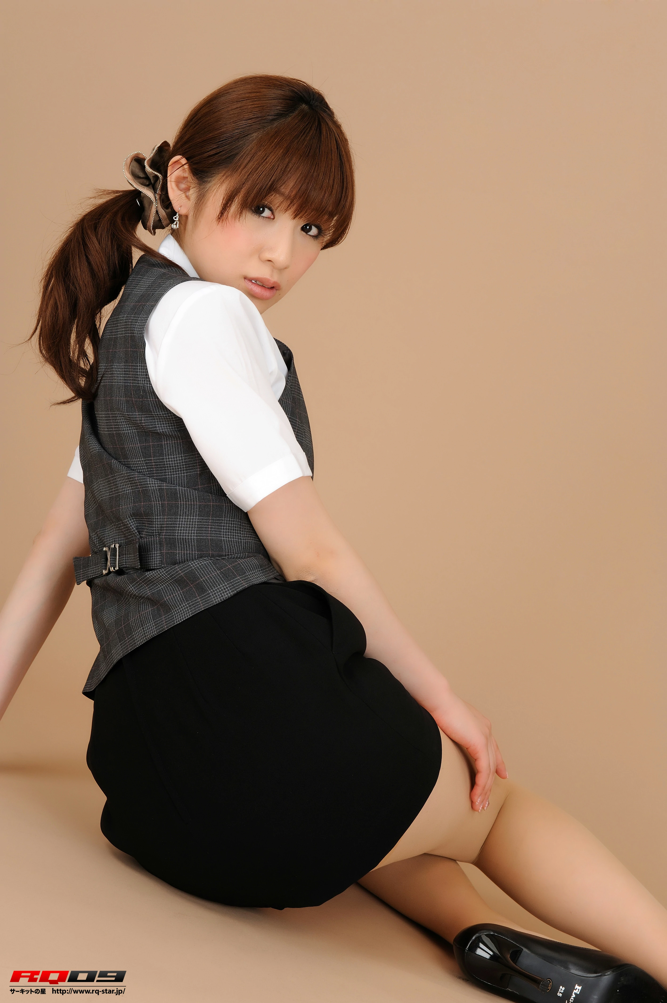 [RQ-STAR写真]NO.00179 遠野千夏（远野千夏，Chika Tohno）性感女秘书制服加黑色短裙私房写真集,