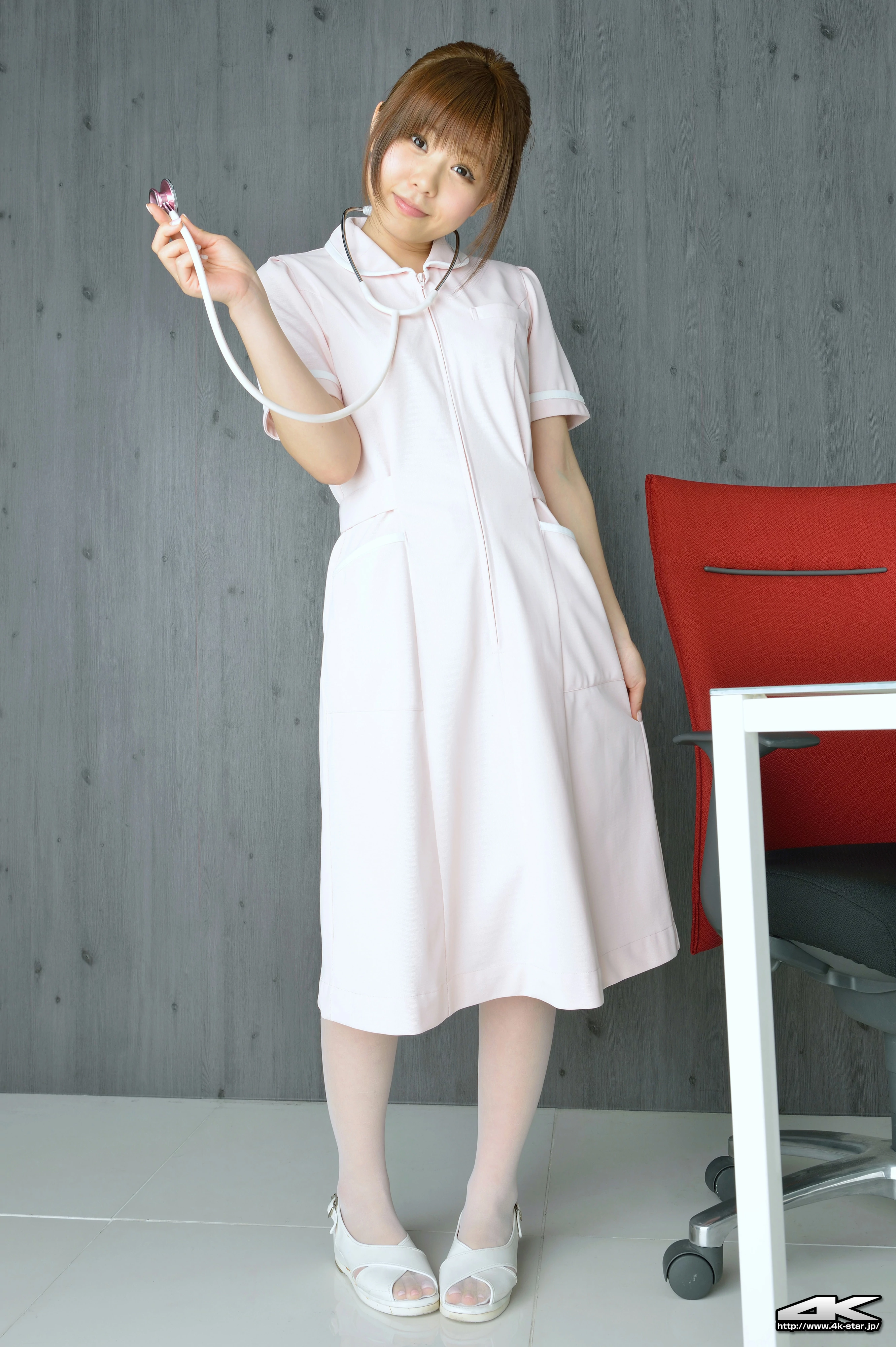 [4K-STAR套图]No.00181 性感女护士 松浦およよ（上林英代，Hideyo Kamibayashi）粉色制服加白色丝袜美腿私房写真集,