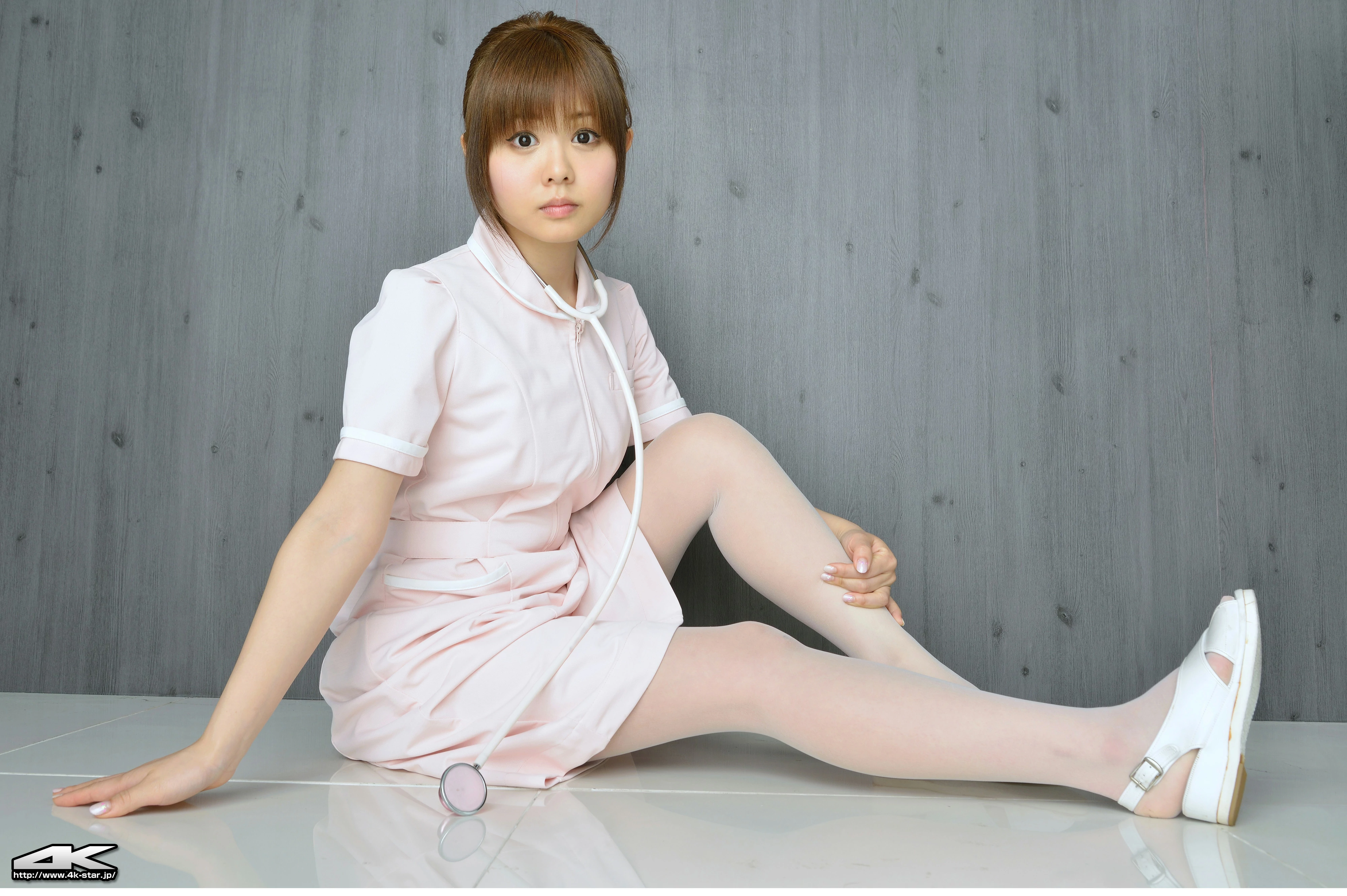 [4K-STAR套图]No.00181 性感女护士 松浦およよ（上林英代，Hideyo Kamibayashi）粉色制服加白色丝袜美腿私房写真集,