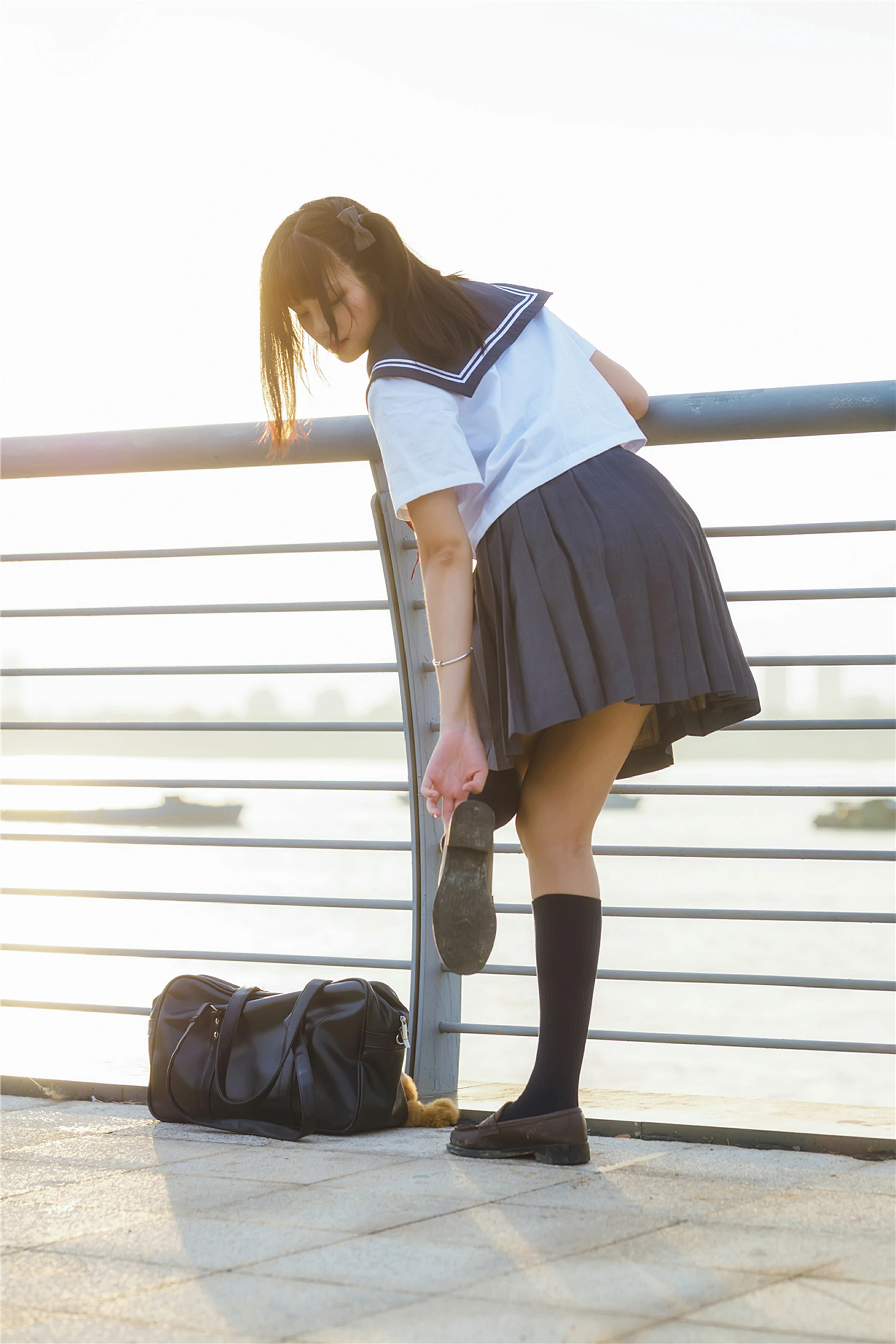 [风之领域]NO.076 清纯可爱小萝莉 高中女生制服与短裙加黑丝美腿私房写真集,