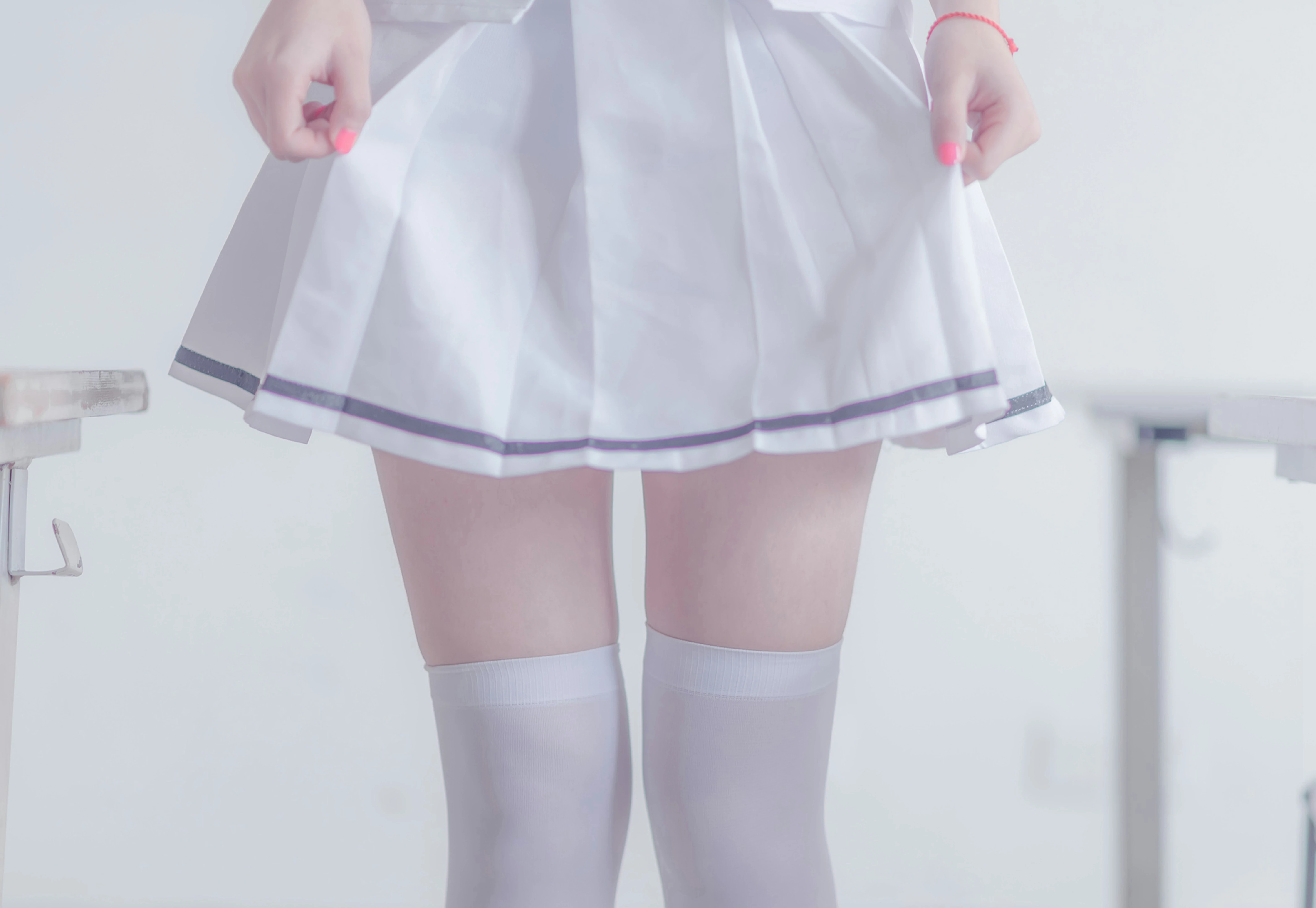 [风之领域]NO.078 清纯可爱小萝莉 白色高中女生制服与白色短裙加白色丝袜美腿私房写真集,