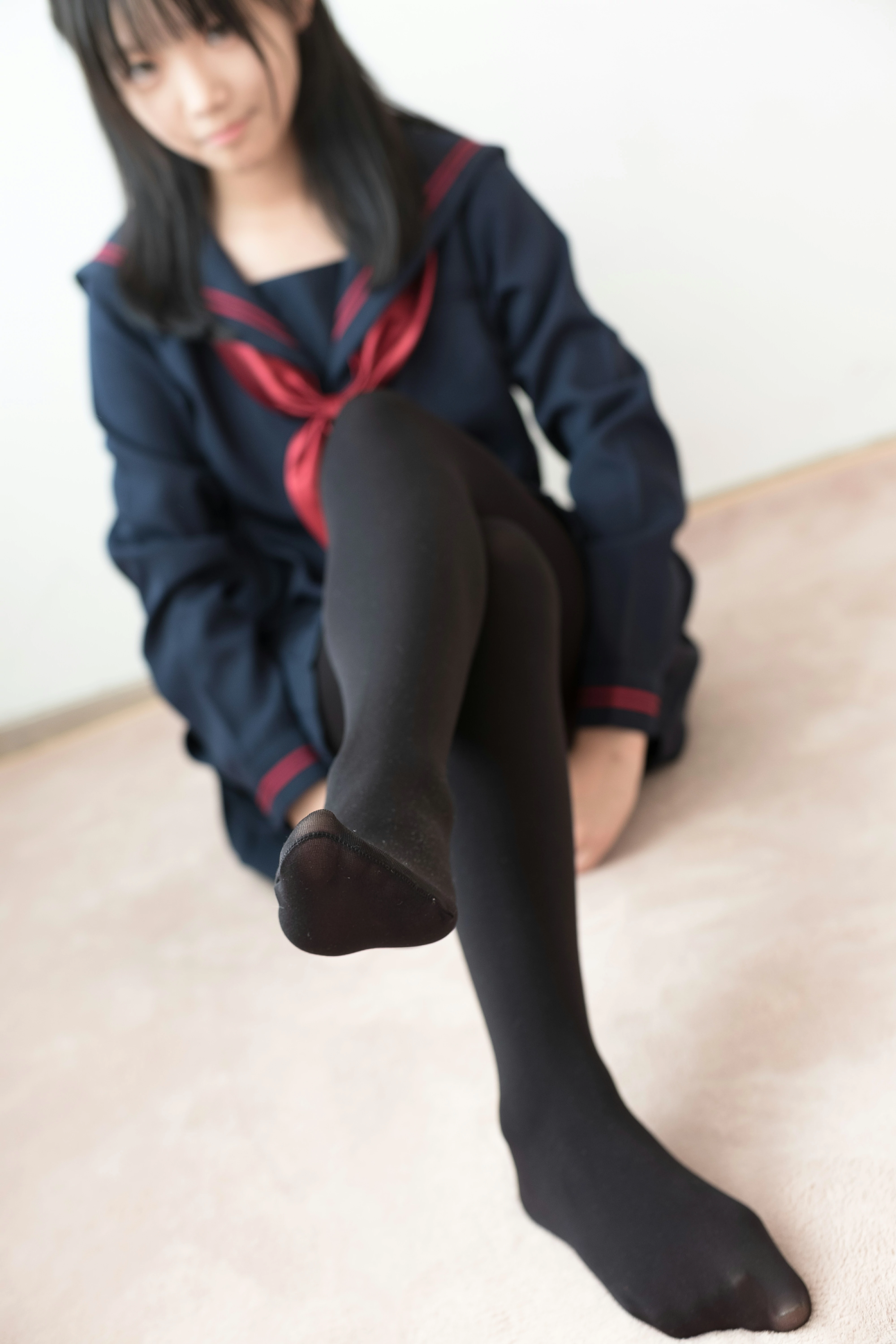 [森萝财团]BETA-024 性感学妹小萝莉 蓝色高中女生制服与短裙加黑色丝袜美腿玉足私房写真集,