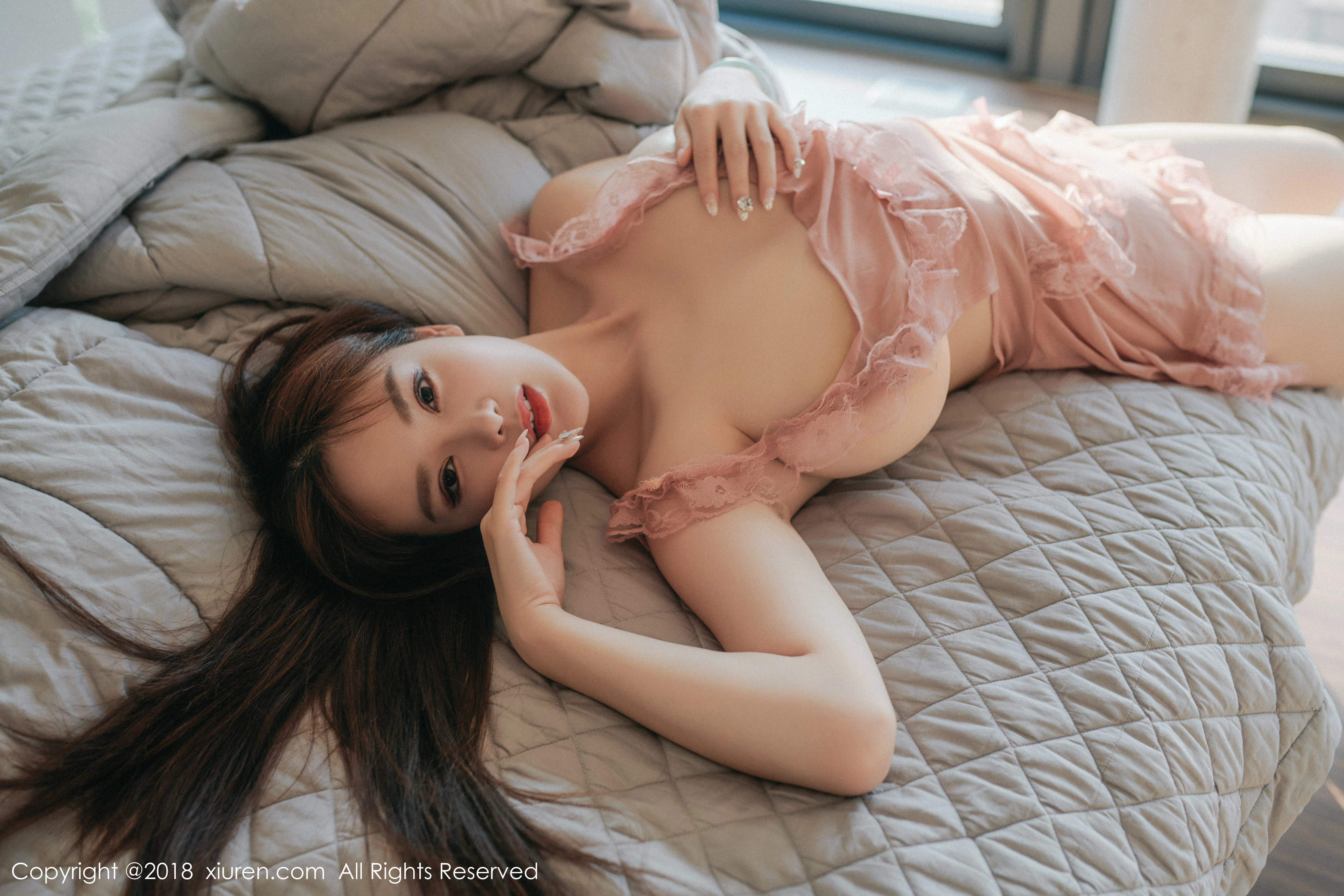 [XIUREN秀人网]XR20180927N01173 易阳Silvia 粉色情趣制服裙与白色透视睡衣性感私房写真集,