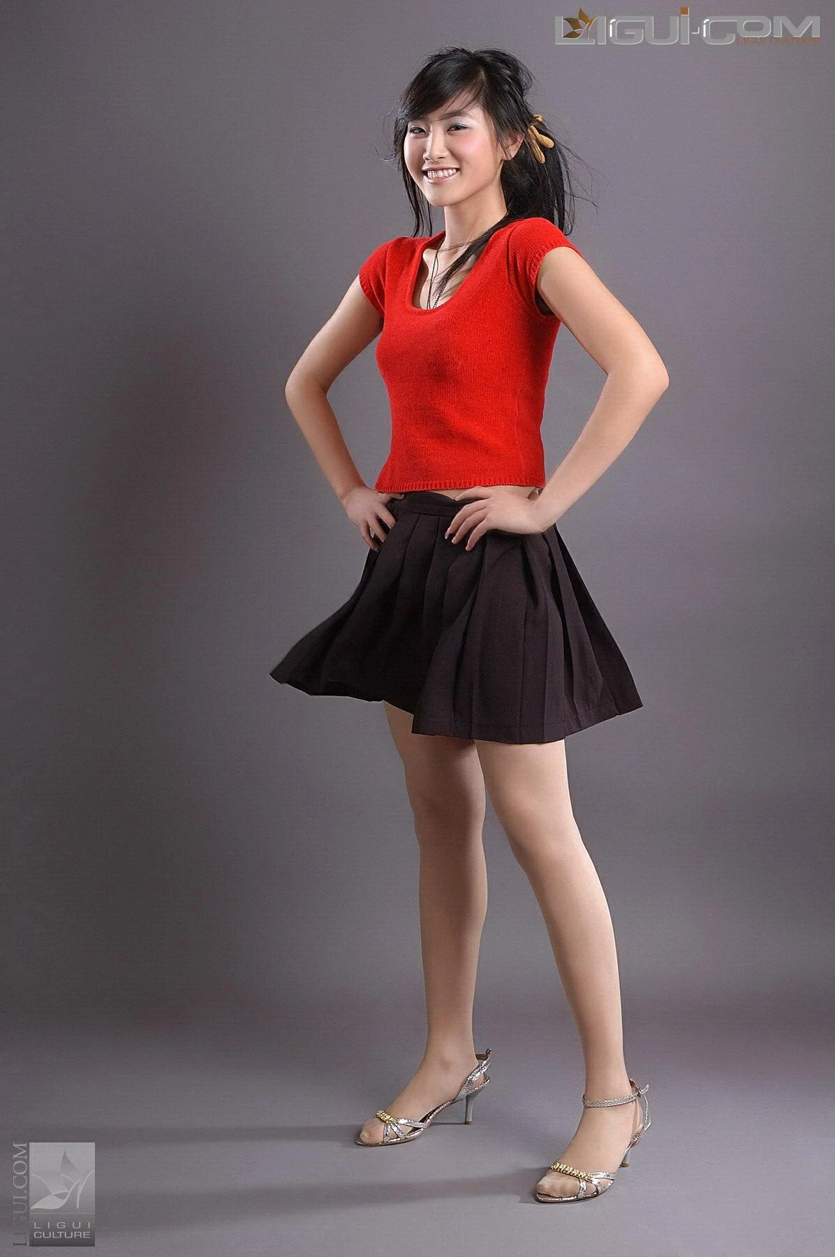 [Ligui丽柜会所]2008-08-17 凌乱美 包莹 红色短袖与黑色短裙加肉色丝袜美腿性感私房写真集,