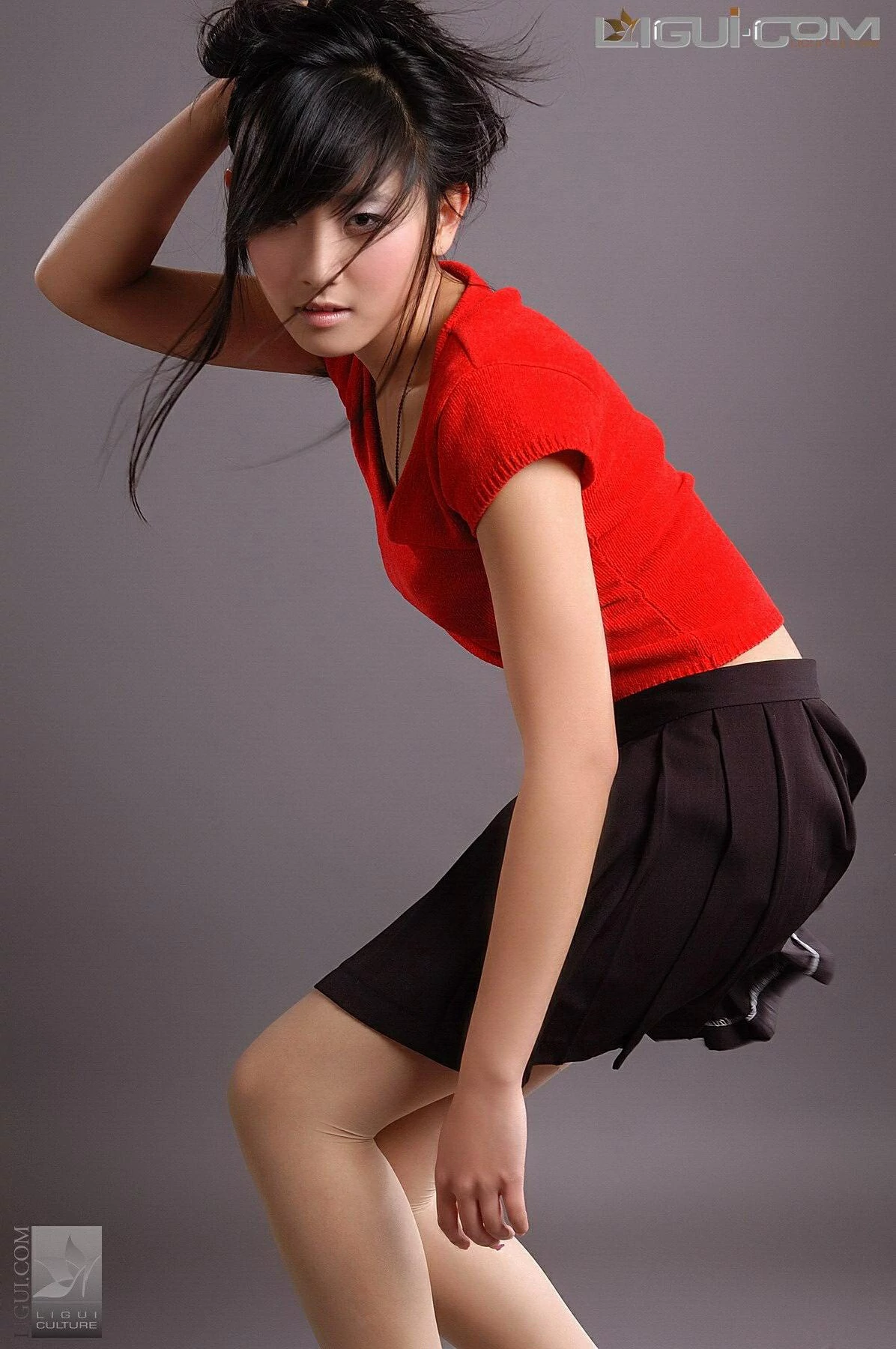 [Ligui丽柜会所]2008-08-17 凌乱美 包莹 红色短袖与黑色短裙加肉色丝袜美腿性感私房写真集,