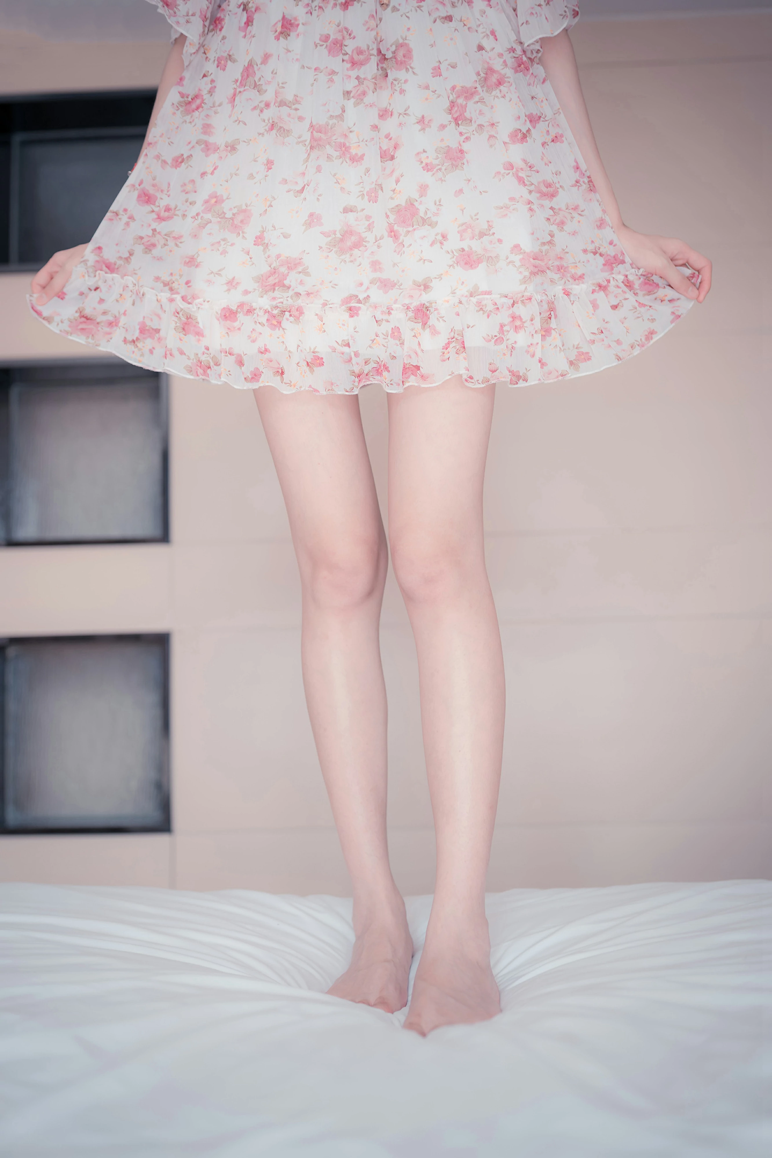 [风之领域]NO.105 清纯小萝莉 粉色碎花连衣裙加白色短裤性感私房写真集,