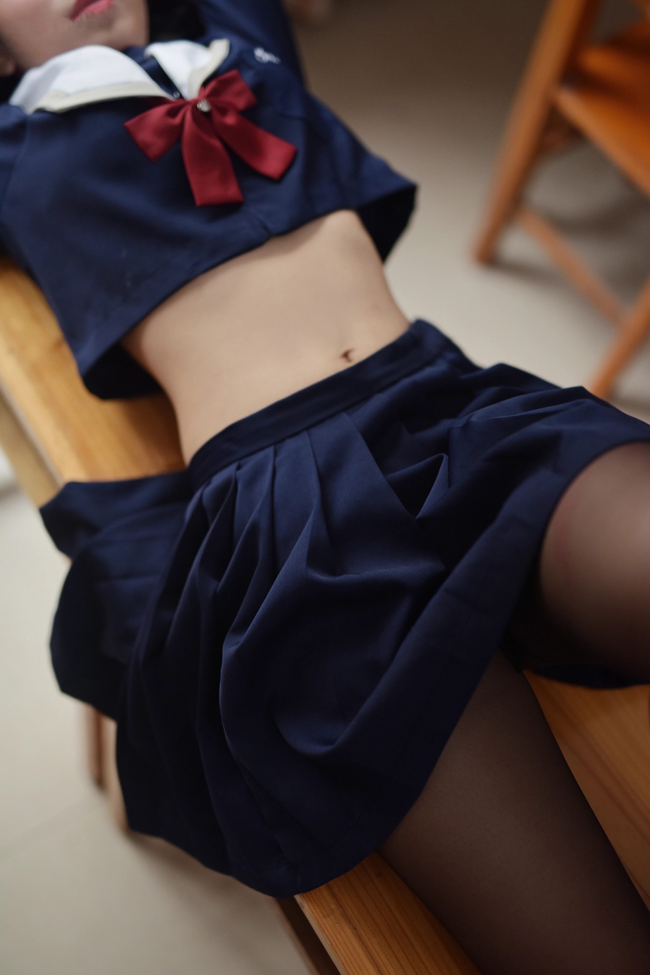 [风之领域]NO.118 清纯学妹小萝莉 蓝色高中女生制服与短裙加黑色丝袜美腿性感私房写真集,